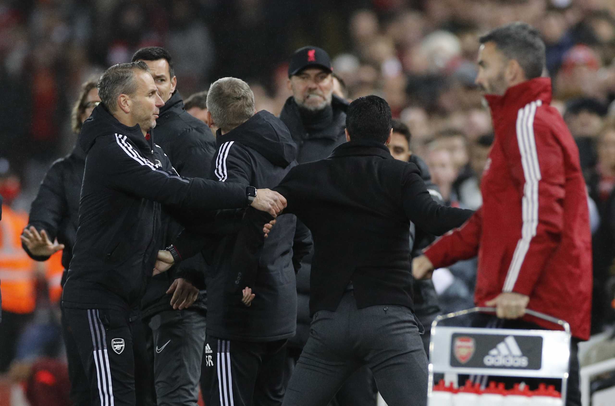 Soccer Football - Premier League - Liverpool v Arsenal - Anfield, Liverpool, Britain - November 20, 2021 Liverpool manager Juergen Klopp clashes with Arsenal manager Mikel Arteta Action Images via Reuters