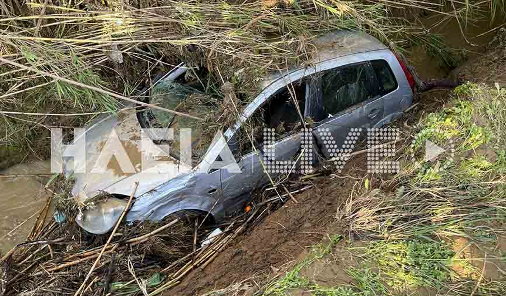 Καιρός – Ηλεία: Νεκρός οδηγός που παρασύρθηκε από τα ορμητικά νερά