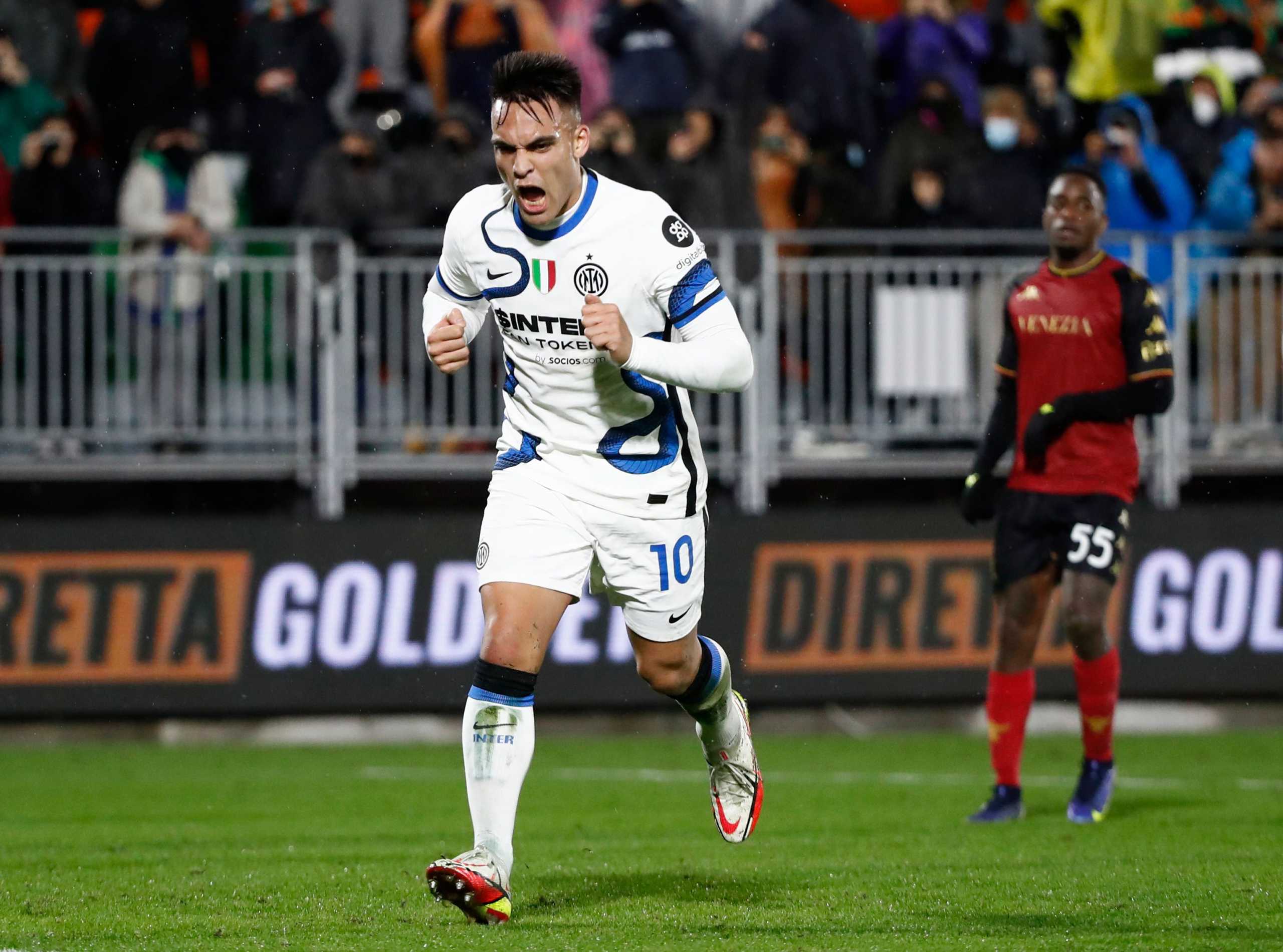 Soccer Football - Serie A - Venezia v Inter Milan - Stadio Pier Luigi Penzo, Venice, Italy - November 27, 2021 Inter Milan's Lautaro Martinez celebrates scoring their second goal REUTERS