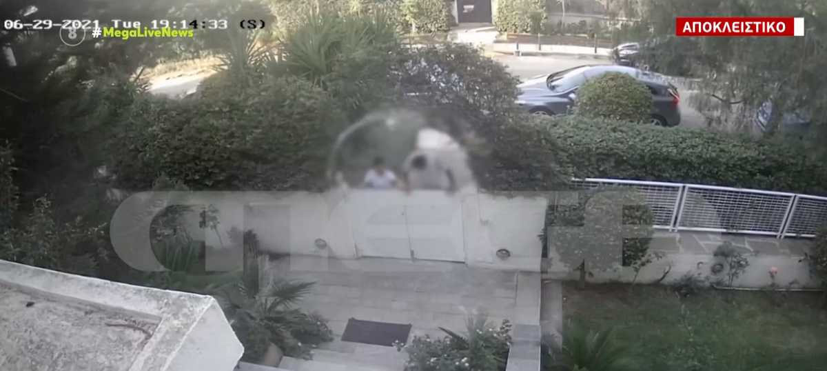 Βίντεο ντοκουμέντο του Live News από τη στιγμή που ανήλικοι κλέφτες «χτυπάνε» σπίτι στη Γλυφάδα