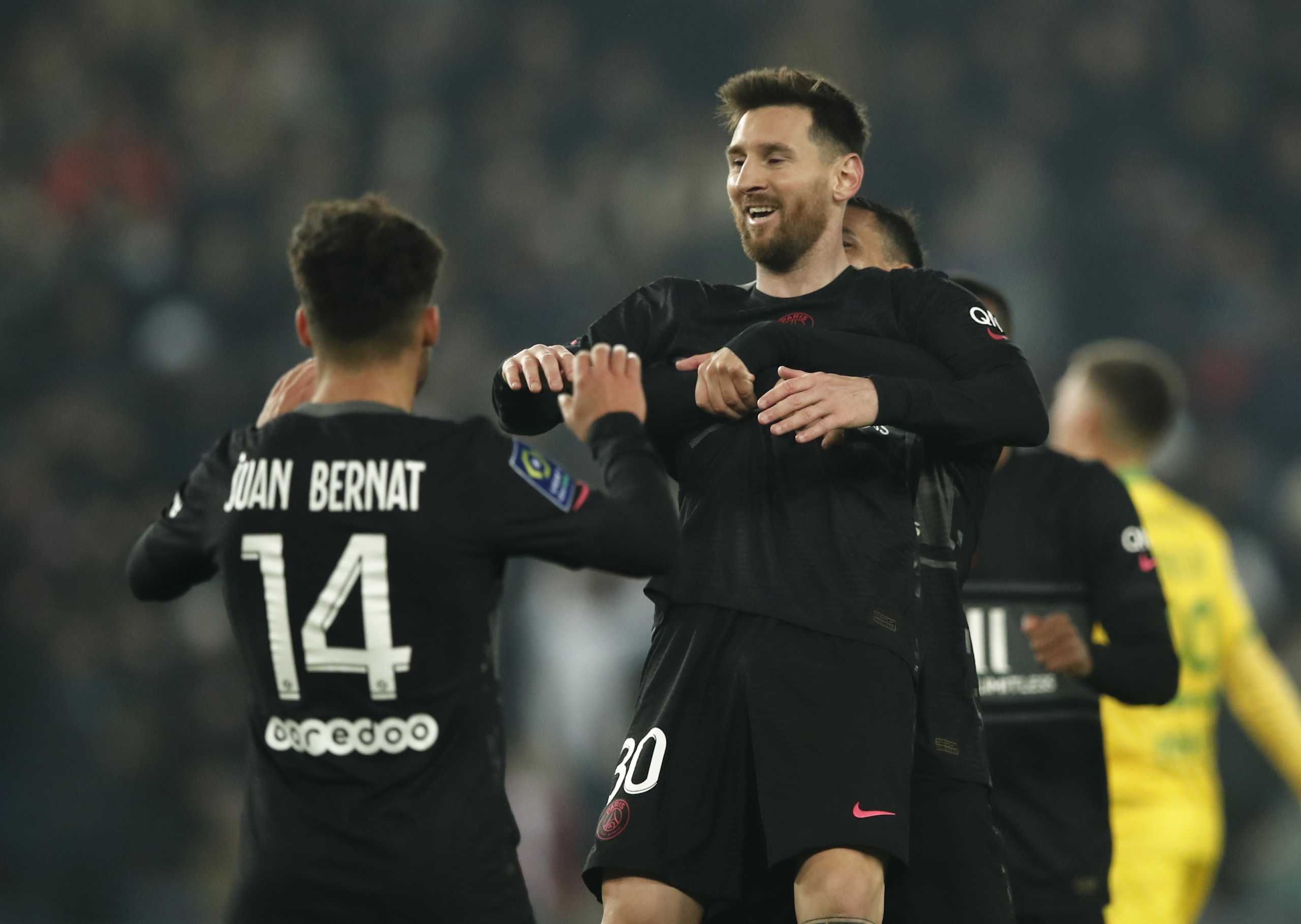 Soccer Football - Ligue 1 - Paris St Germain v Nantes - Parc des Princes, Paris, France - November 20, 2021 Paris St Germain's Juan Bernat and Lionel Messi celebrate scoring their second goal REUTERS