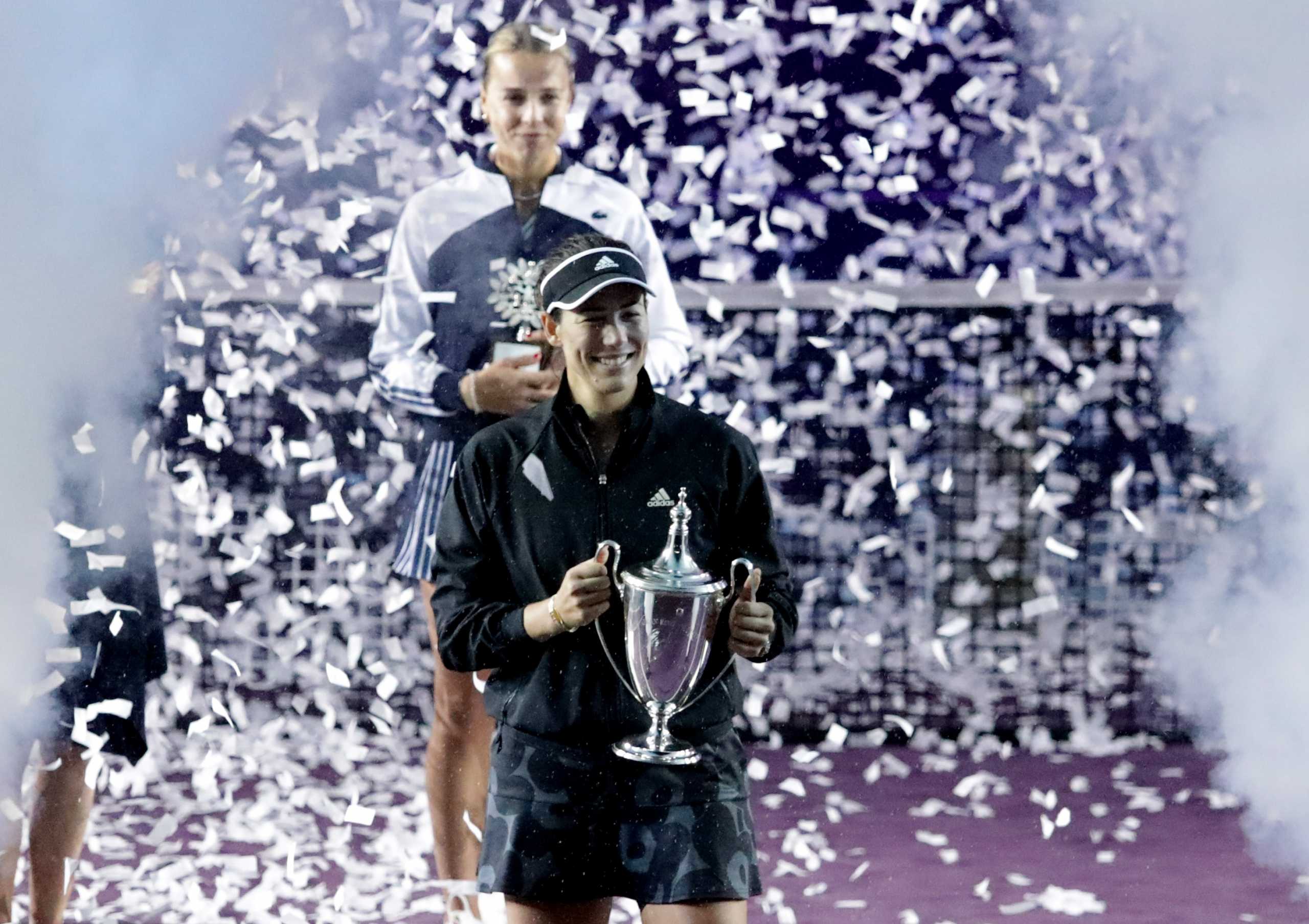 Tennis - WTA Tour Finals - Panamerican Tennis Center, Guadalajara, Mexico - November 17, 2021 Spain's Garbine Muguruza celebrates with the trophy after winning her final match against Estonia's Anett Kontaveit REUTERS