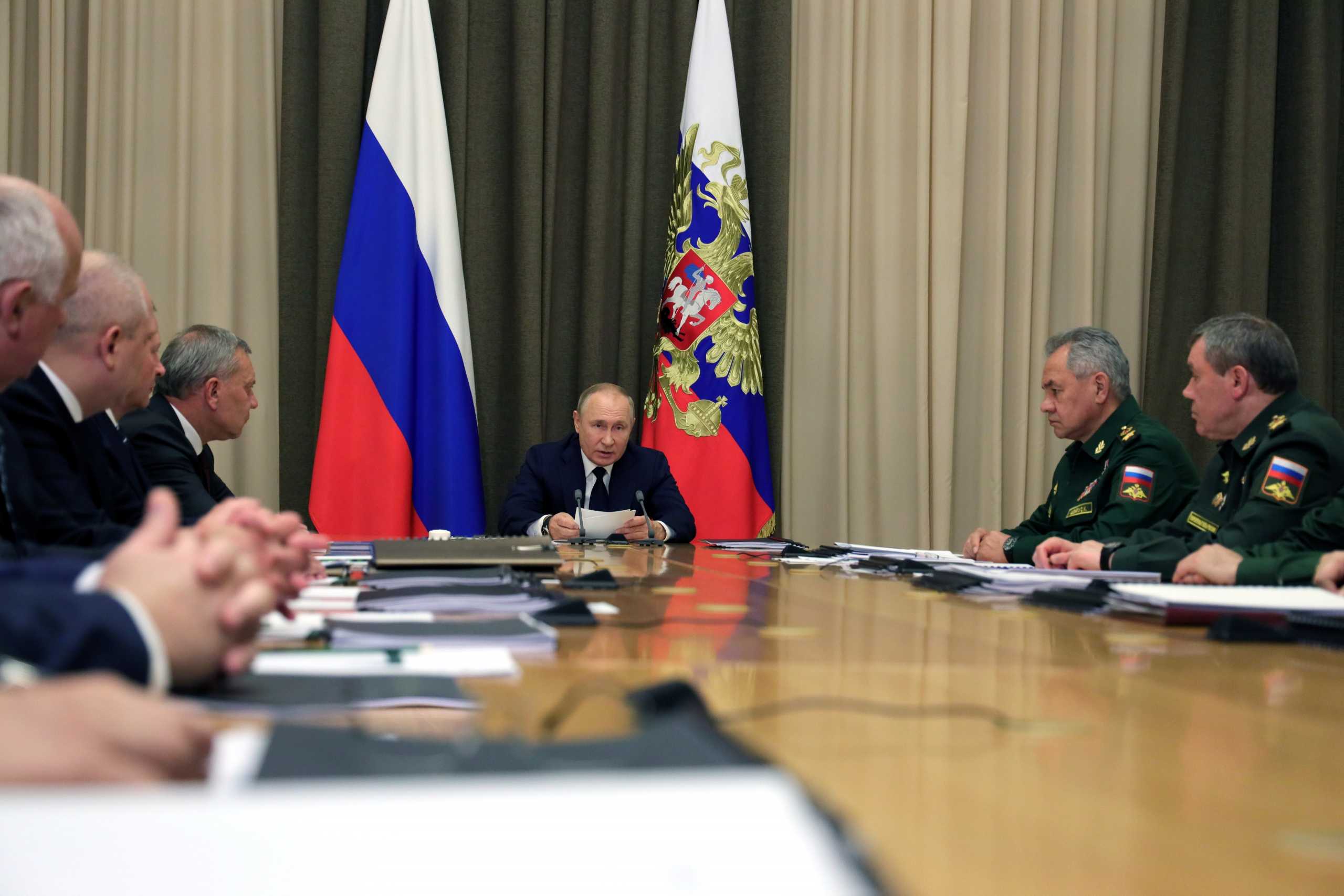 Βλάντιμιρ Πούτιν: Επισείει τον κίνδυνο πυρηνικής σύρραξης και προειδοποιεί ότι θα αντιδράσει