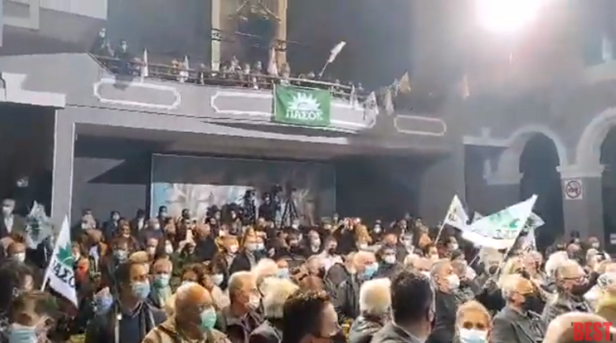 Εκλογές ΚΙΝΑΛ – Γιώργος Παπανδρέου: Με δεκάδες σημαίες ΠΑΣΟΚ η συγκέντρωση στην Πάτρα