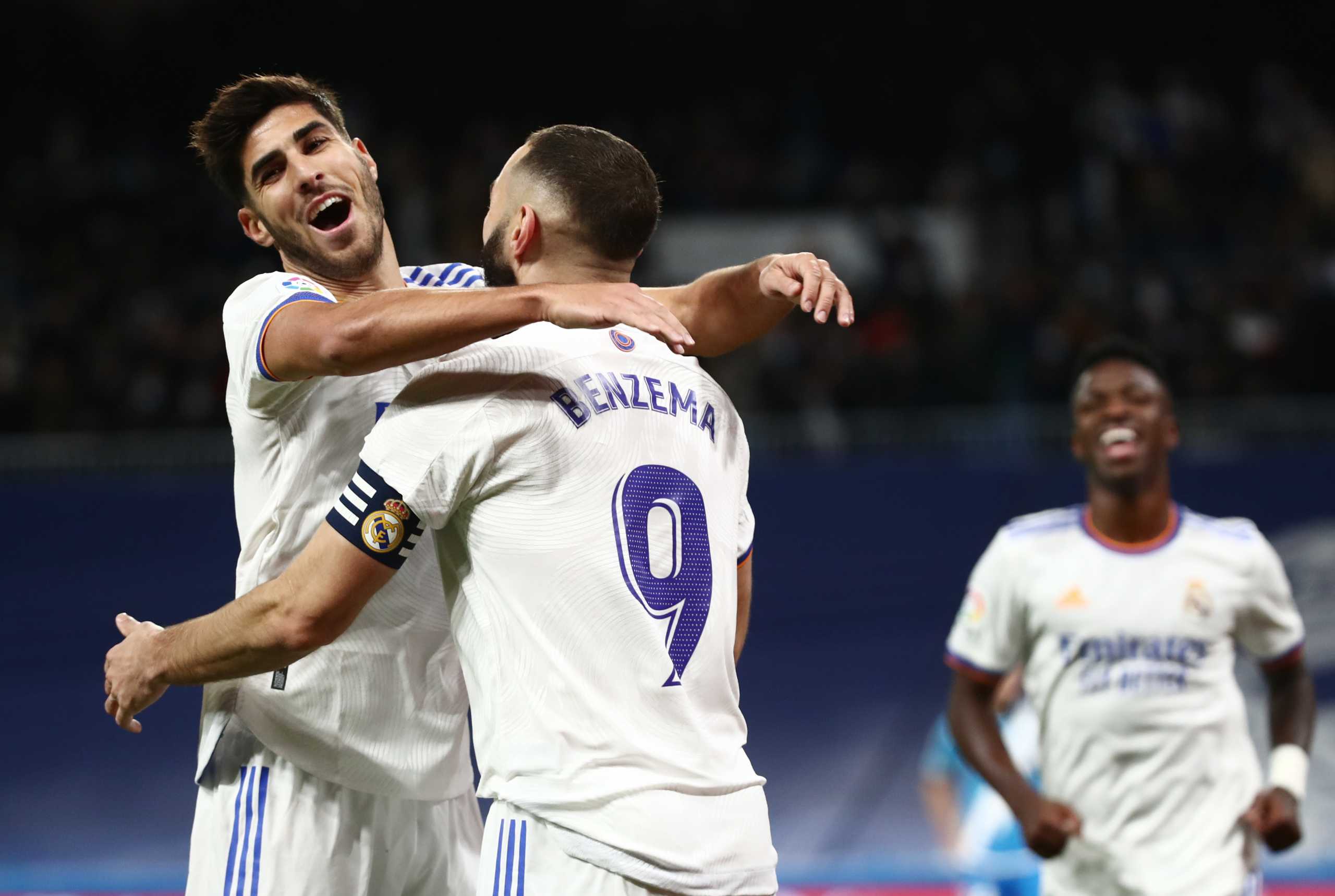 Soccer Football - LaLiga - Real Madrid v Rayo Vallecano - Santiago Bernabeu, Madrid, Spain - November 6, 2021  Real Madrid's Karim Benzema celebrates scoring their second goal with Marco Asensio REUTERS