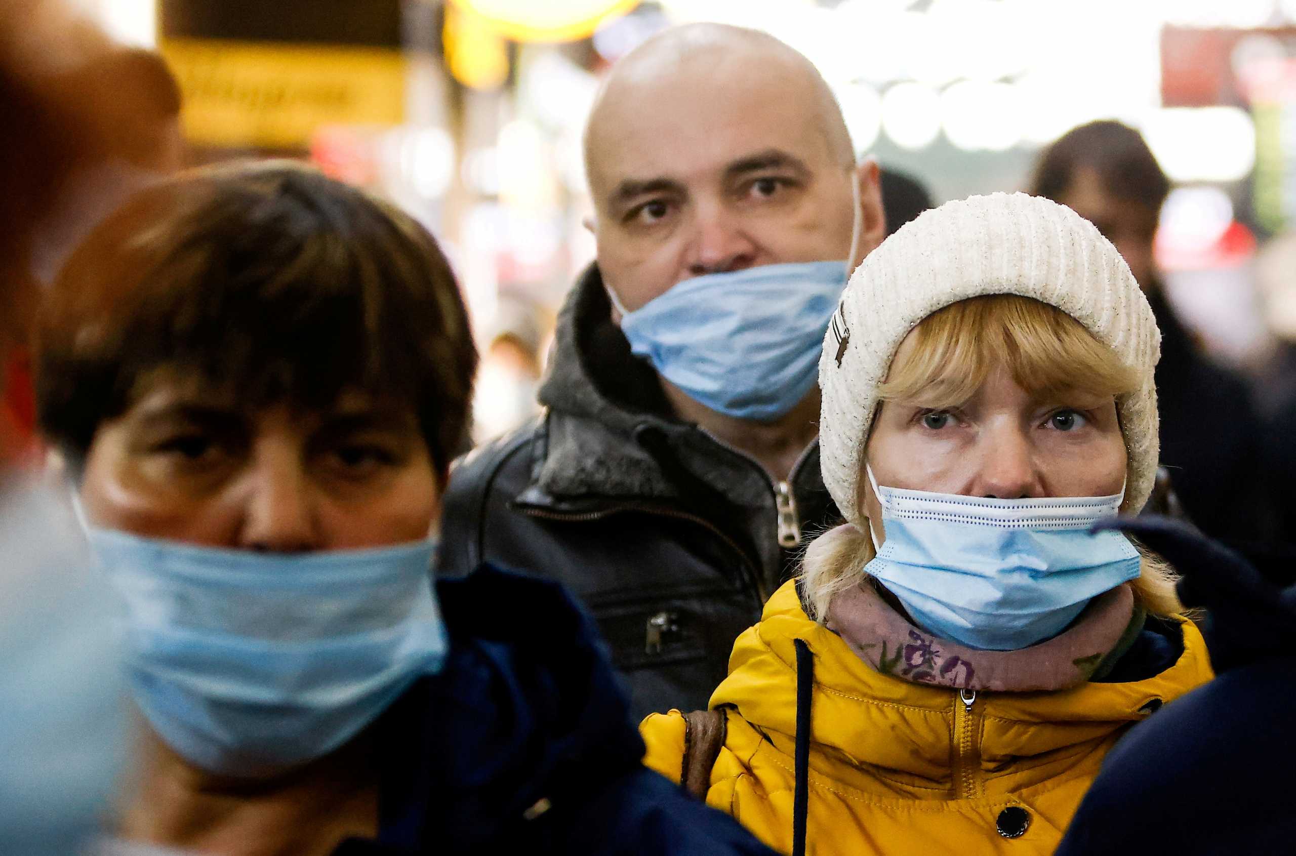 FILE PHOTO: People wearing face masks are seen at the Kazansky railway station amid the outbreak of the coronavirus disease (COVID-19) in Moscow, Russia November 2, 2021. REUTERS