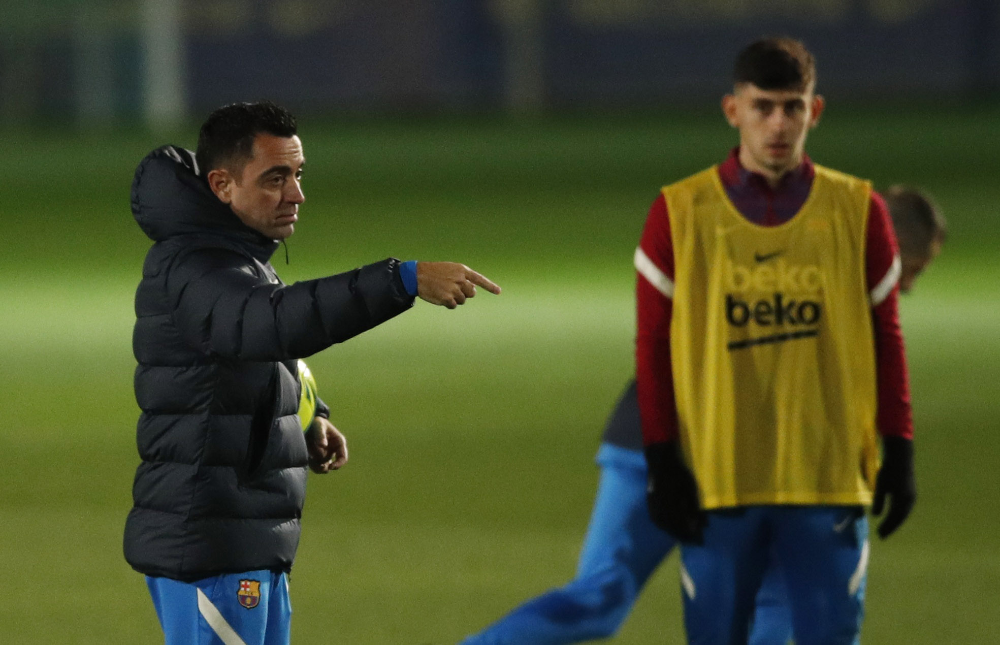 Soccer Football - FC Barcelona Training - Ciutat Esportiva Joan Gamper, Barcelona, Spain - November 19, 2021 FC Barcelona coach Xavi with Yusuf Demir during training REUTERS