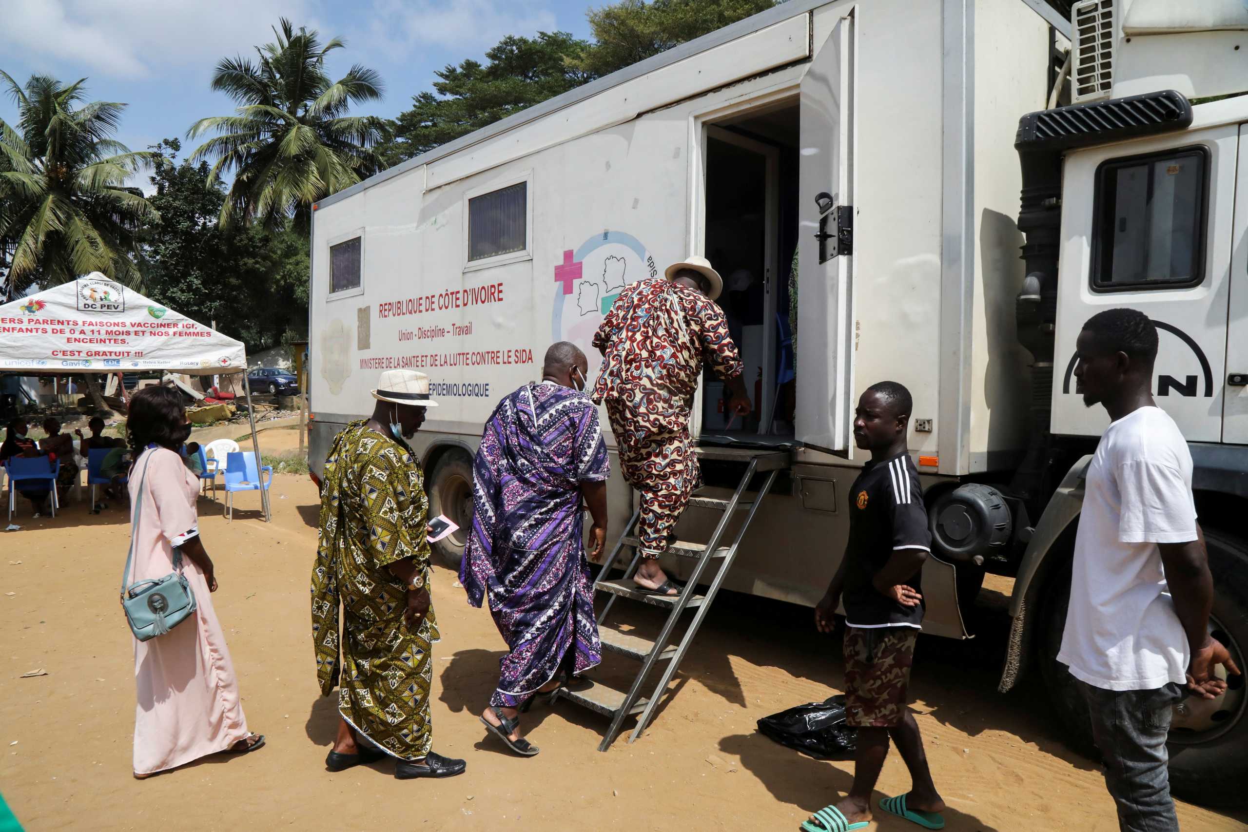 FILE PHOTO: Ivorian traditional chiefs get into a vaccination truck to receive a vaccine against the coronavirus disease (COVID-19) during the visit of Sandra Kramer, director for Africa at the Directorate General for International Partnerships (INTPA) of the European Commission, and Maria Shaw-Barragan, director of international operations at the European Investment Bank (EIB), at a mobile vaccination center in Abidjan, Ivory Coast September 23, 2021. REUTERS