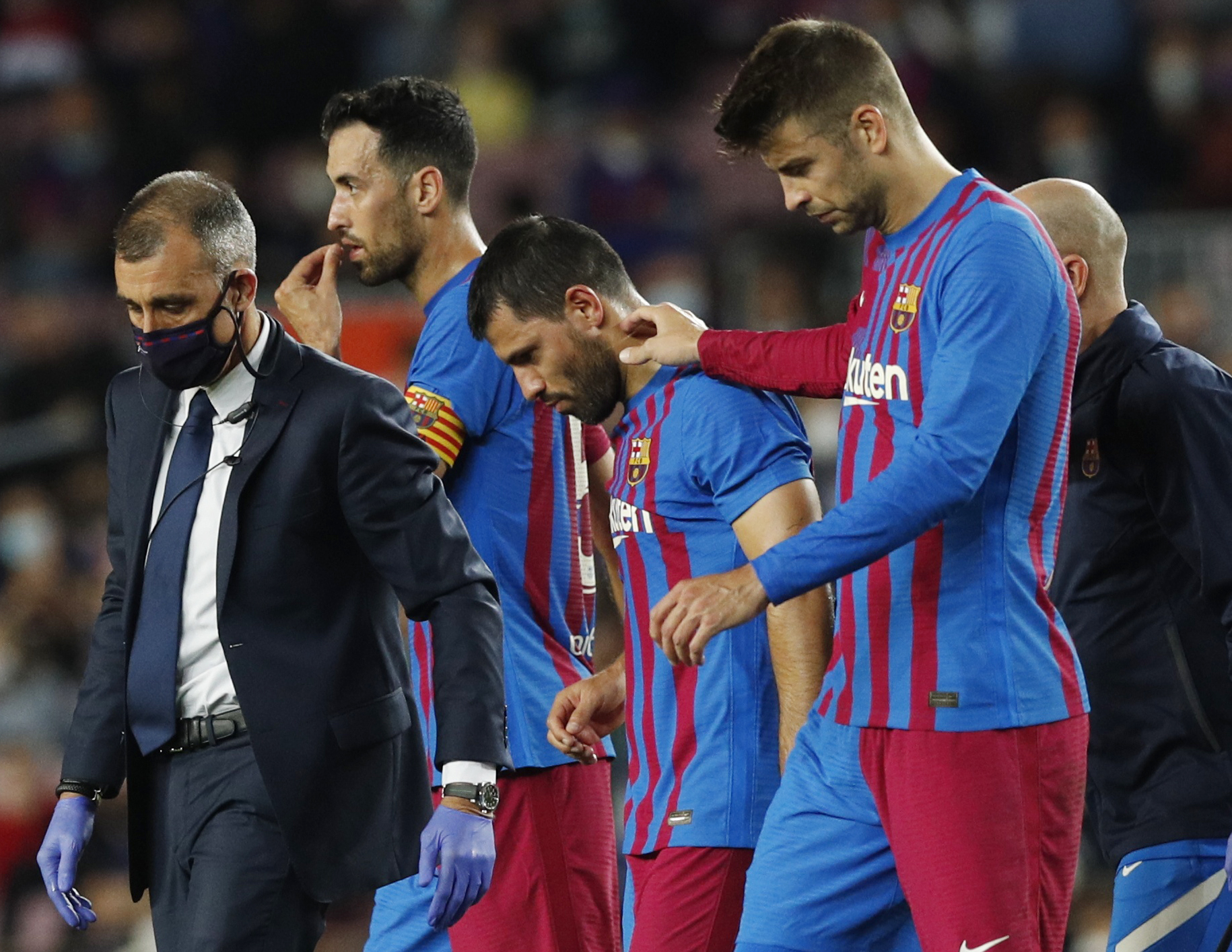 Soccer Football - LaLiga - FC Barcelona v Deportivo Alaves - Camp Nou, Barcelona, Spain - October 30, 2021 FC Barcelona's Sergio Aguero leaves the pitch after sustaining an injury REUTERS