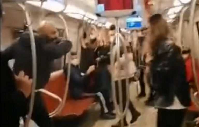 Τουρκία: Άνδρας απειλούσε με μαχαίρι γυναίκες στο μετρό της Κωνσταντινούπολης