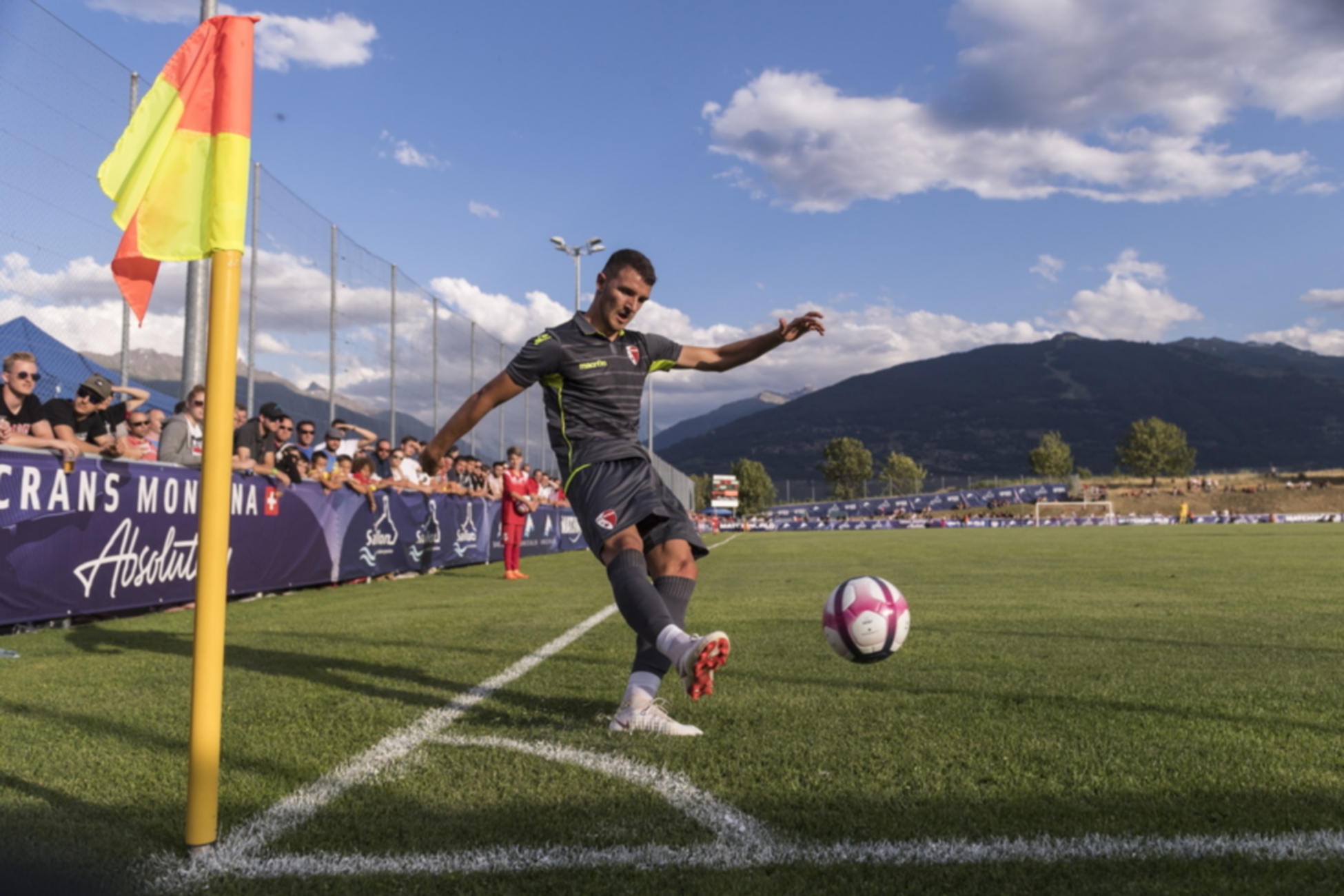 epa06886400 Sion's Anto Grgic does a corner kick during a friendly soccer match FC Sion against Olympique Lyonnais at the Stade St. Germain in Saviese, canton of Valais, Switzerland, Friday, July 13, 2018.  EPA