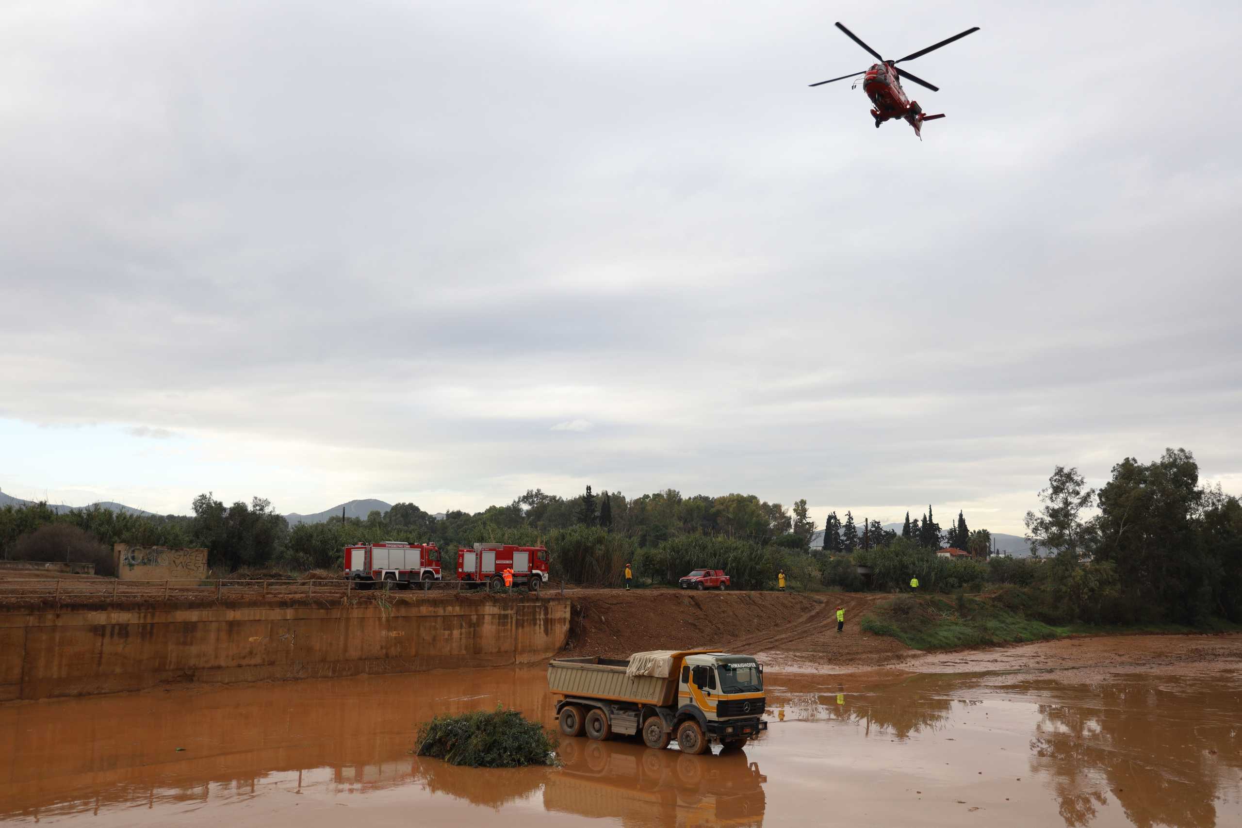 Καιρός: Εντυπωσιακή άσκηση ετοιμότητας για την κακοκαιρία με drone και Πυροσβέστες