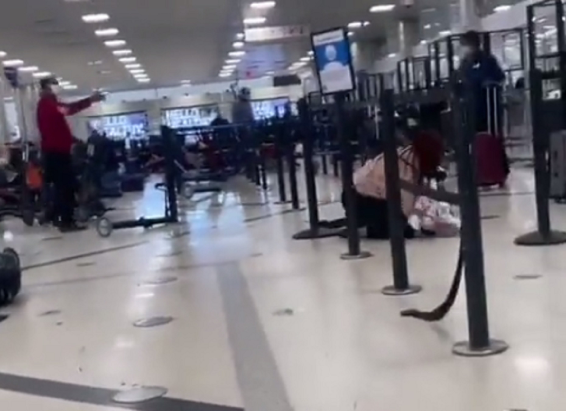 ΗΠΑ: Πανικός μετά από εκπυρσοκρότηση όπλου στο αεροδρόμιο της Ατλάντα – 3 τραυματίες