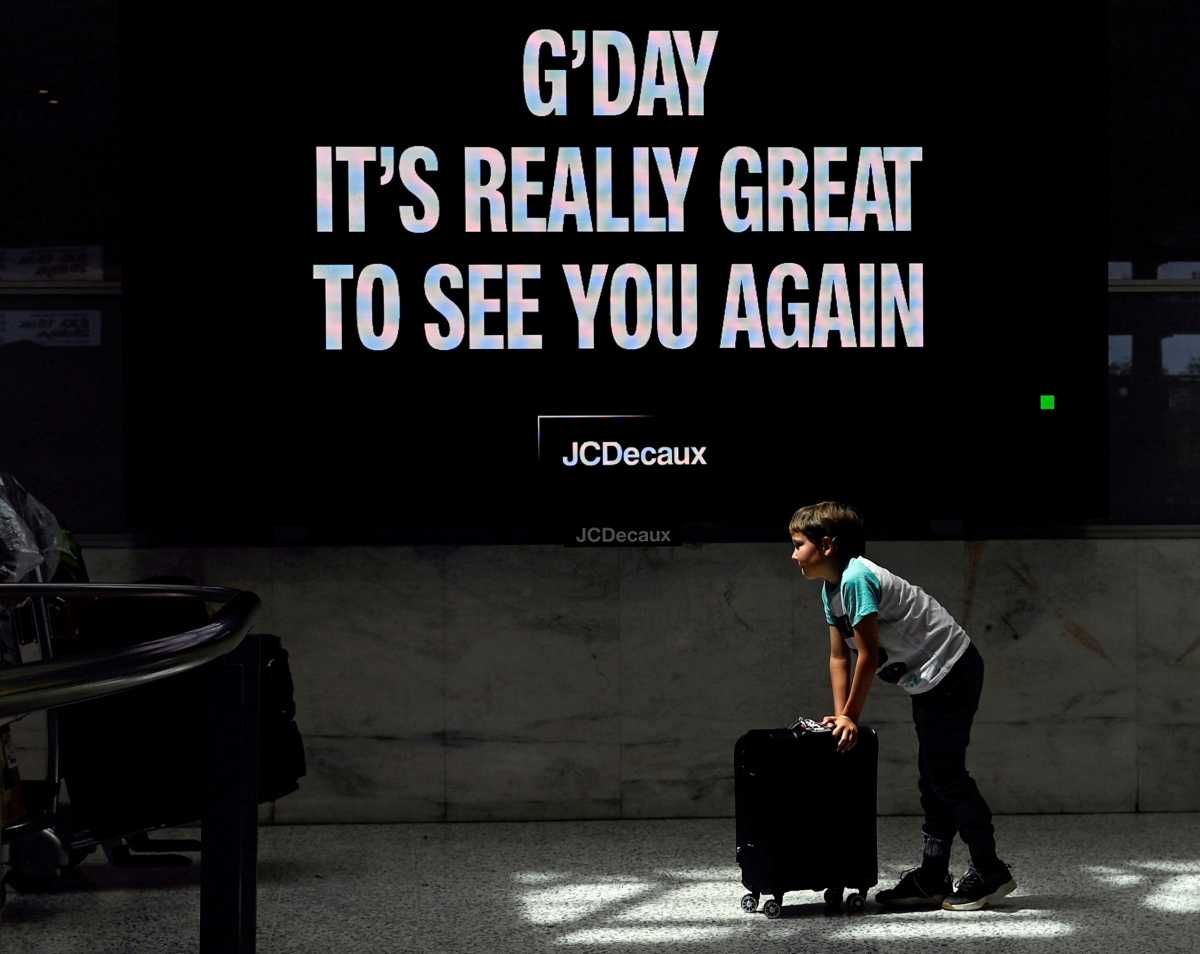 FILE PHOTO: International travellers arrive at Sydney Airport in the wake of coronavirus disease (COVID-19) border restrictions easing. Australia, November 1, 2021.  REUTERS