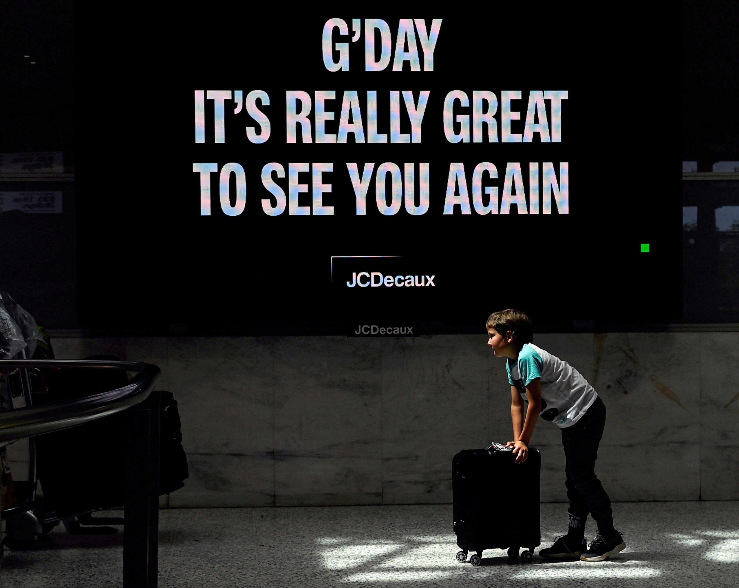 FILE PHOTO: International travellers arrive at Sydney Airport in the wake of coronavirus disease (COVID-19) border restrictions easing. Australia, November 1, 2021.  REUTERS