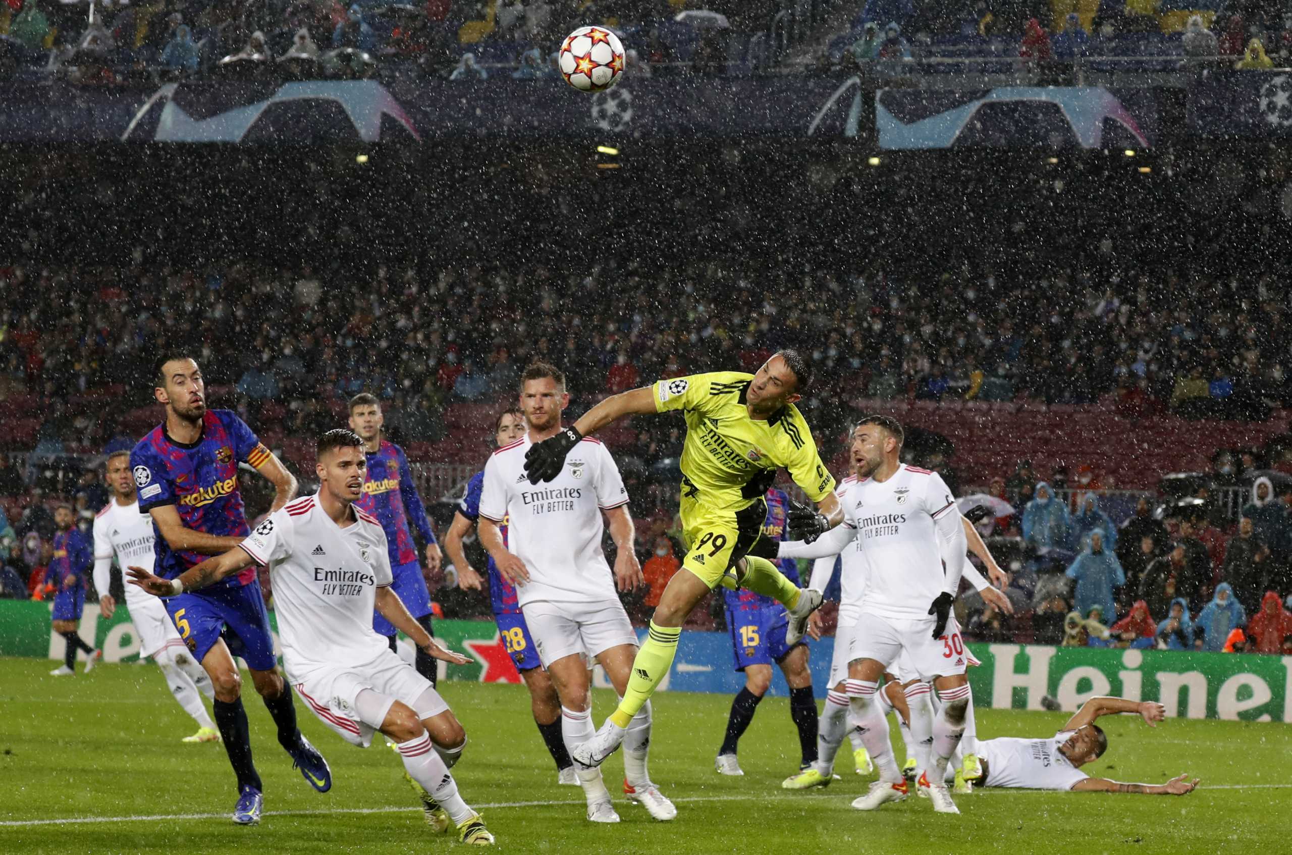 Soccer Football - Champions League - Group E - FC Barcelona v Benfica - Camp Nou, Barcelona, Spain - November 23, 2021 Benfica's Odisseas Vlachodimos in action REUTERS