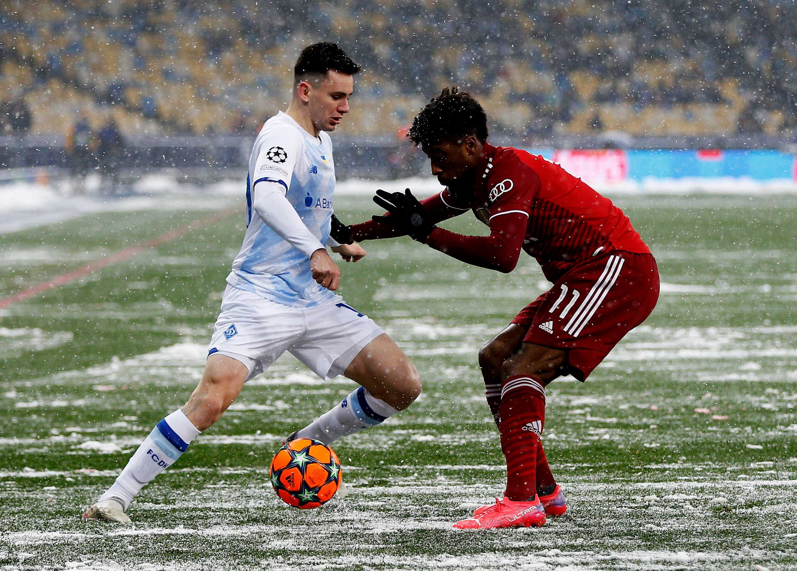 Soccer Football - Champions League - Group E - Dynamo Kyiv v Bayern Munich - NSC Olympiyskiy, Kyiv, Ukraine - November 23, 2021 Dynamo Kyiv's Mykola Shaparenko in action with Bayern Munich's Kingsley Coman REUTERS