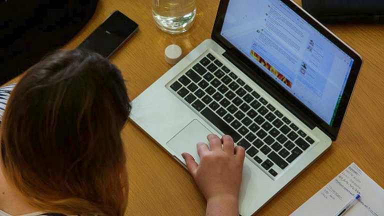 Bullying στο διαδίκτυο: Οι επιπτώσεις του στους νέους - Σε λειτουργία νέα τηλεφωνική γραμμή συμβουλευτικής υποστήριξης