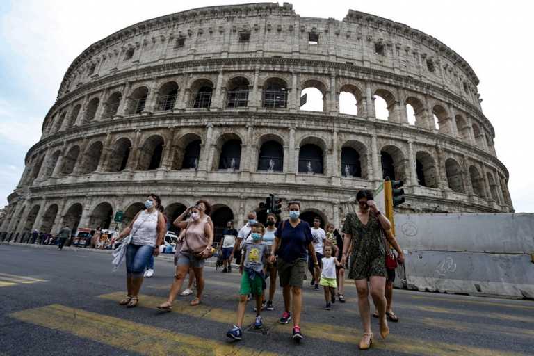 Ιταλία: Μια μπύρα στο Κολοσσαίο κόστισε 800 ευρώ για δύο τουρίστες