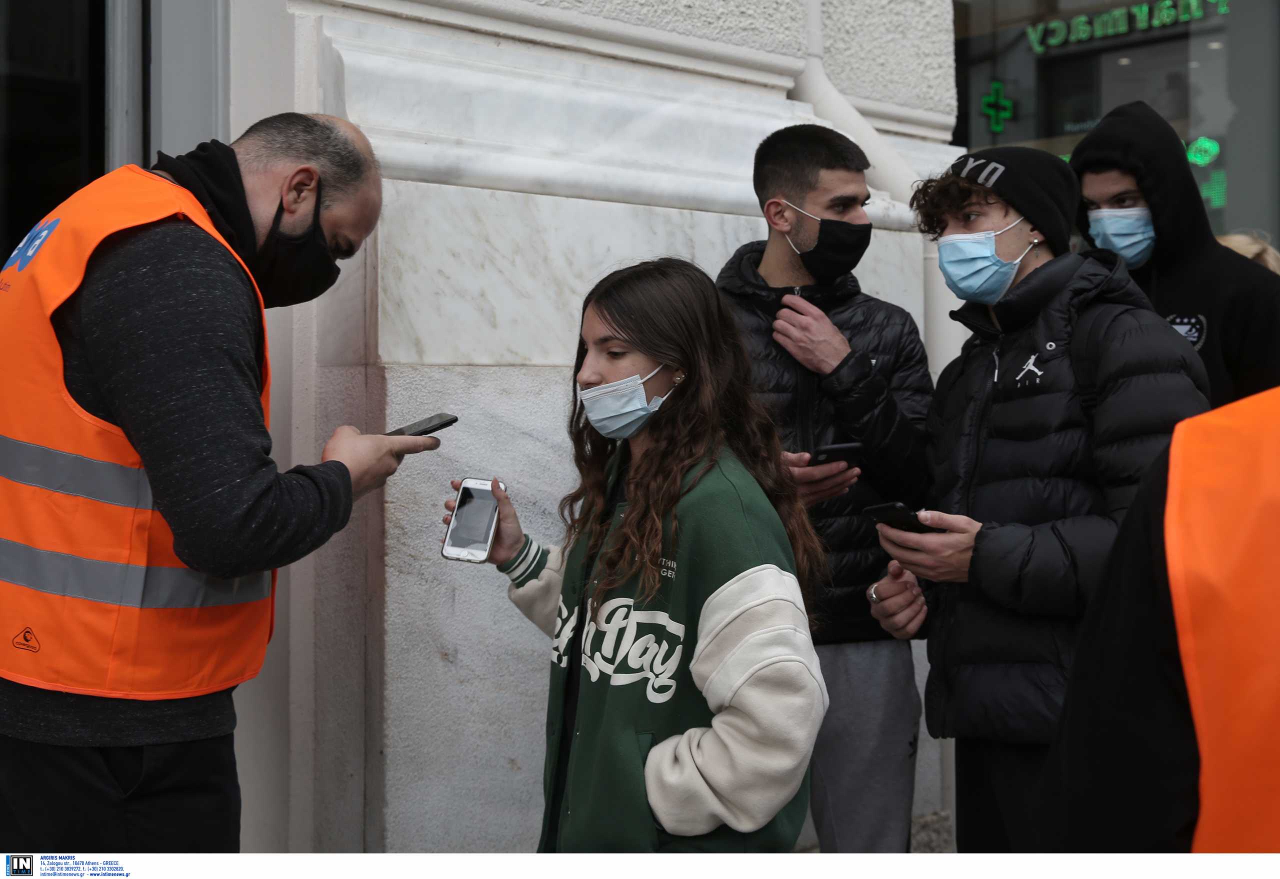 Κορονοϊός: Μια ανάσα από τα 3000 κρούσματα Αττική και Θεσσαλονίκη – Ο αναλυτικός «χάρτης» της διασποράς