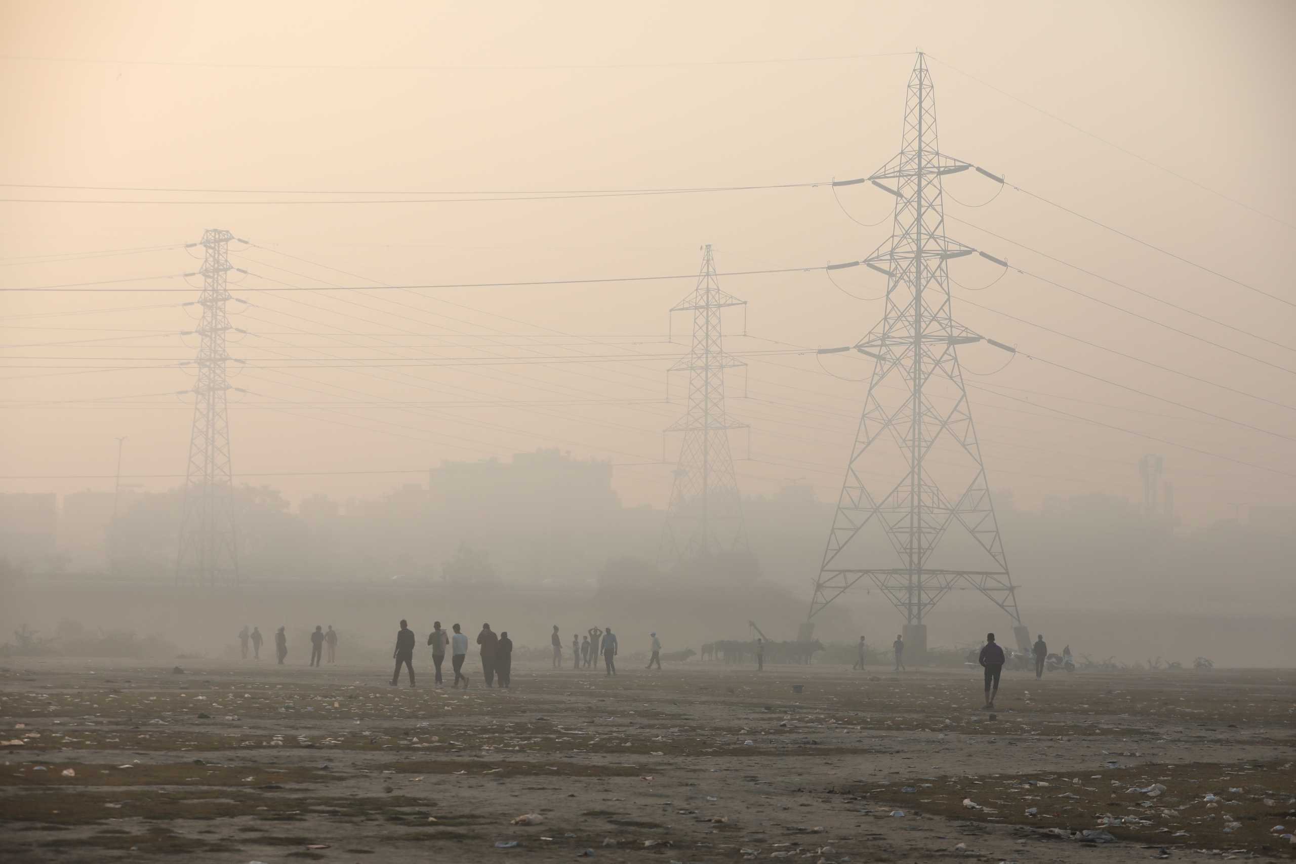 Ινδία: Το Νέο Δελχί «χάθηκε» ξανά μέσα στη ρύπανση – Έκλεισαν τα σχολεία