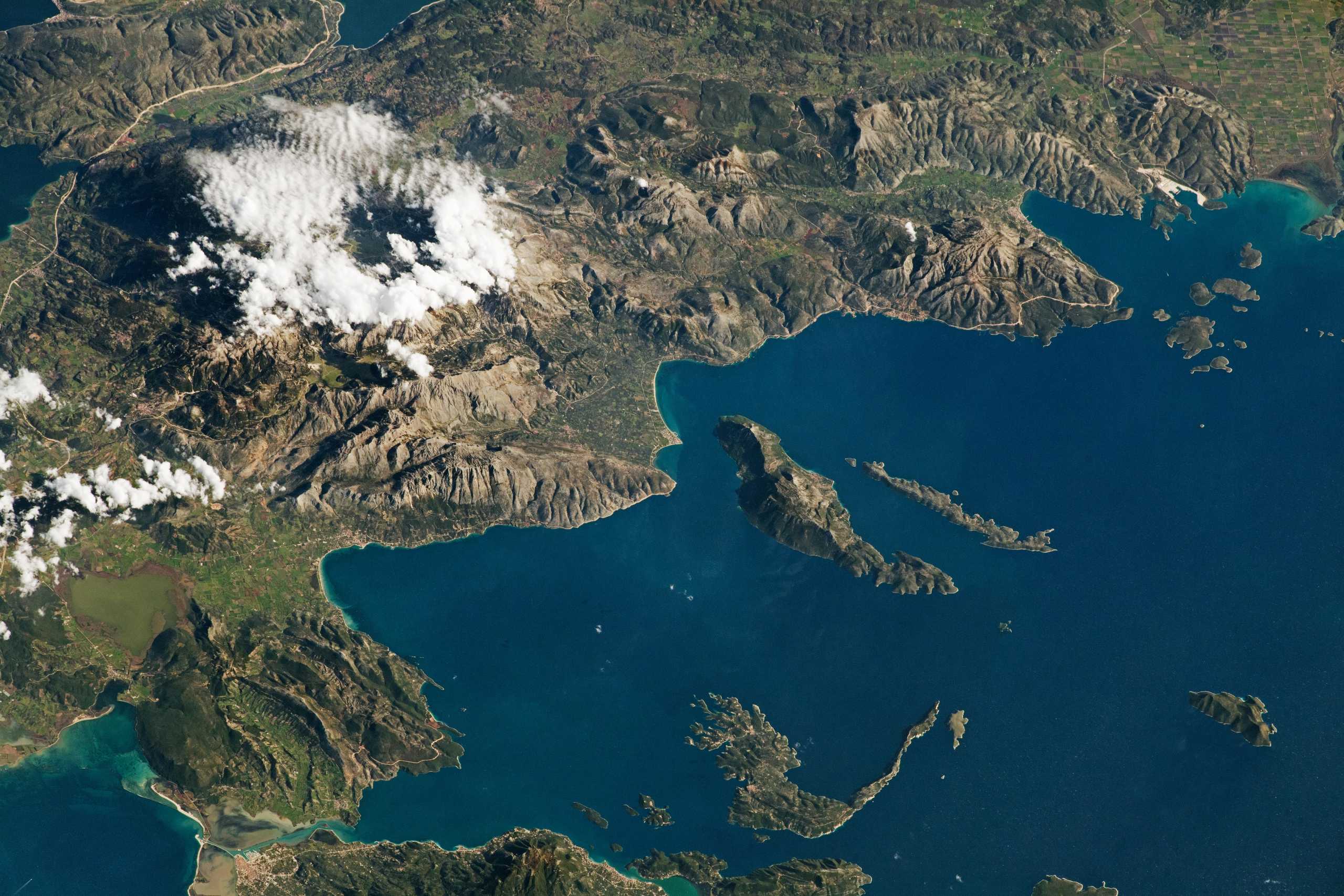 Εντυπωσιακή φωτογραφία της NASA από τη Δυτική Ελλάδα