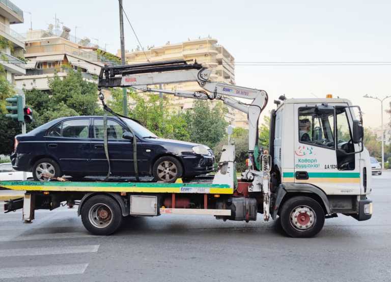 Δήμος Αθηναίων: Απομακρύνθηκαν 3.862 εγκαταλελειμμένα οχήματα – Ανάσα στο κέντρο της Αθήνας