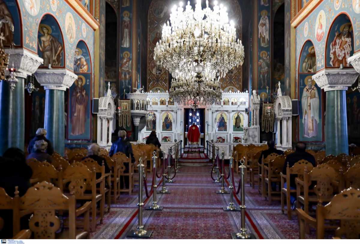 Θεσσαλονίκη: Μπήκε σε εκκλησία και άρπαξε αντίδωρα και μια φωτογραφική μηχανή