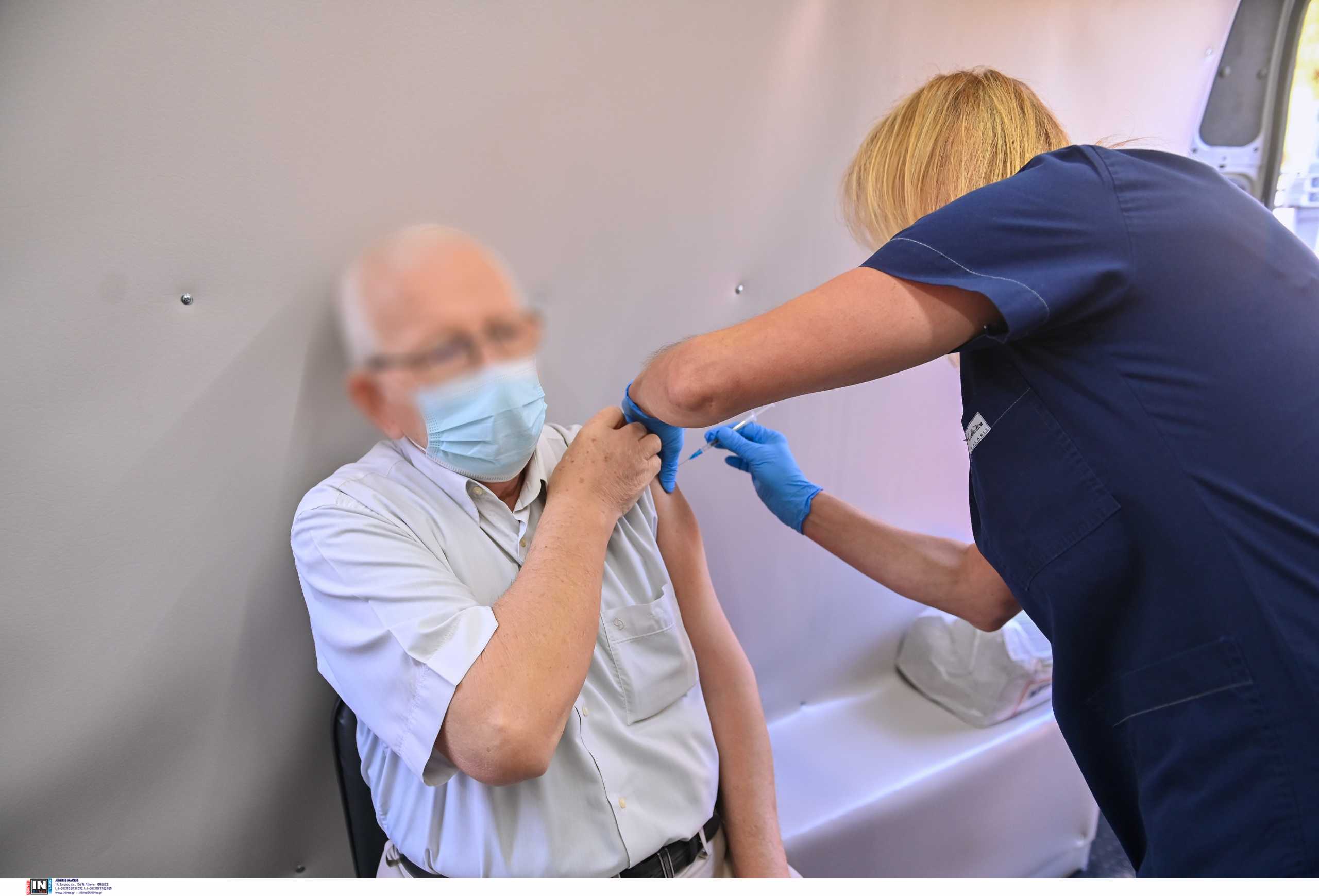 Κορονοϊός - Εμβολιασμοί: Νέες διευκρινίσεις για τους Έλληνες άνω των 60 ετών που εμβολιάστηκαν στο εξωτερικό