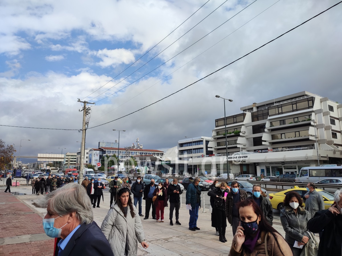 Εμβολιασμοί: Ουρές έξω από τον «Προμηθέα»