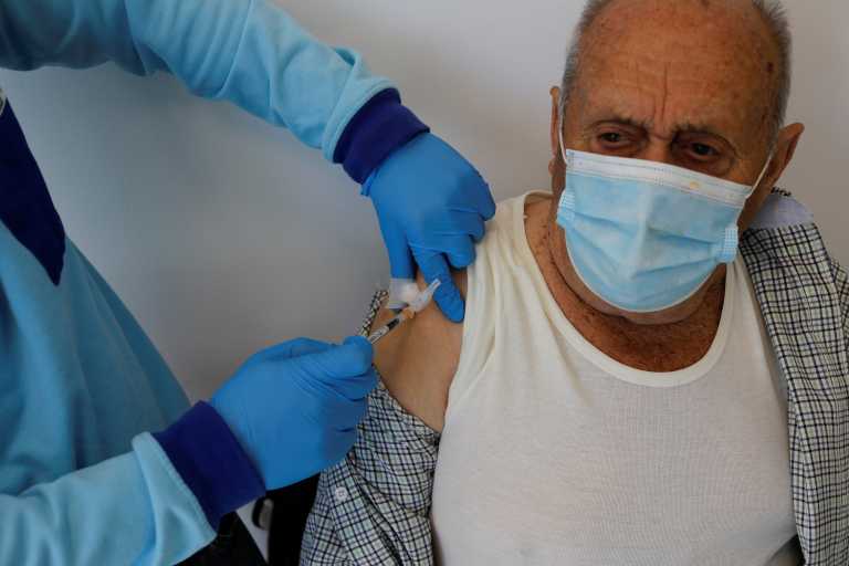 Οικονόμου για υποχρεωτικό εμβολιασμό: Πρόστιμο σε όσους δεν εμβολιαστούν μετά τις 16 Ιανουρίου