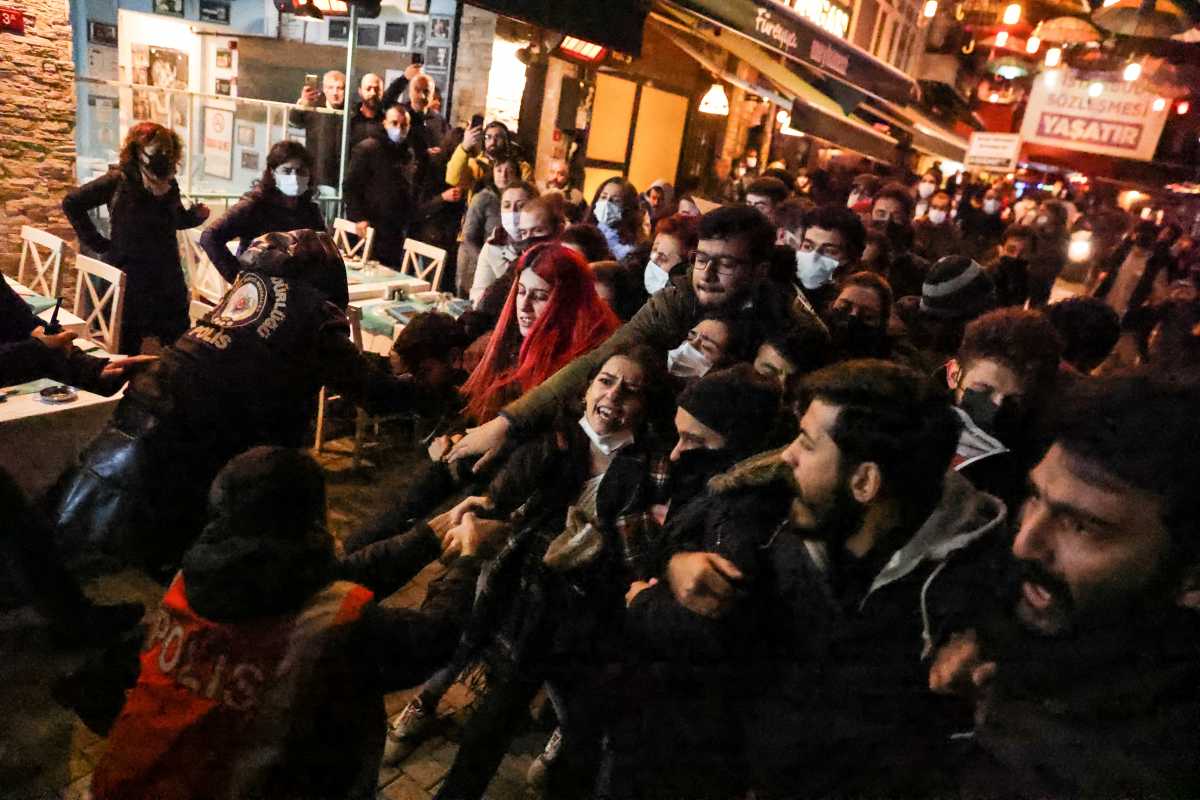 Τουρκία: Διαδηλώσεις για την ακρίβεια την ώρα που ο Ερντογάν υπόσχεται αραβικές επενδύσεις