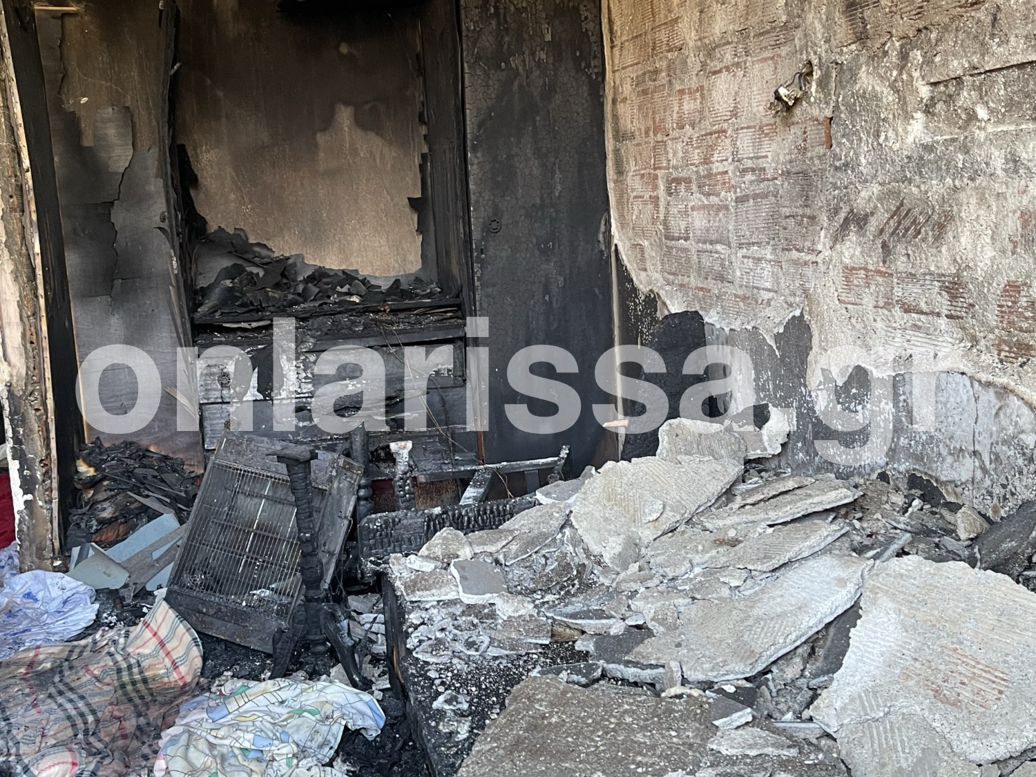 Λάρισα: Κάηκε ζωντανός στο κρεβάτι που έπεσε για ύπνο – Οι εικόνες της ασύλληπτης τραγωδίας