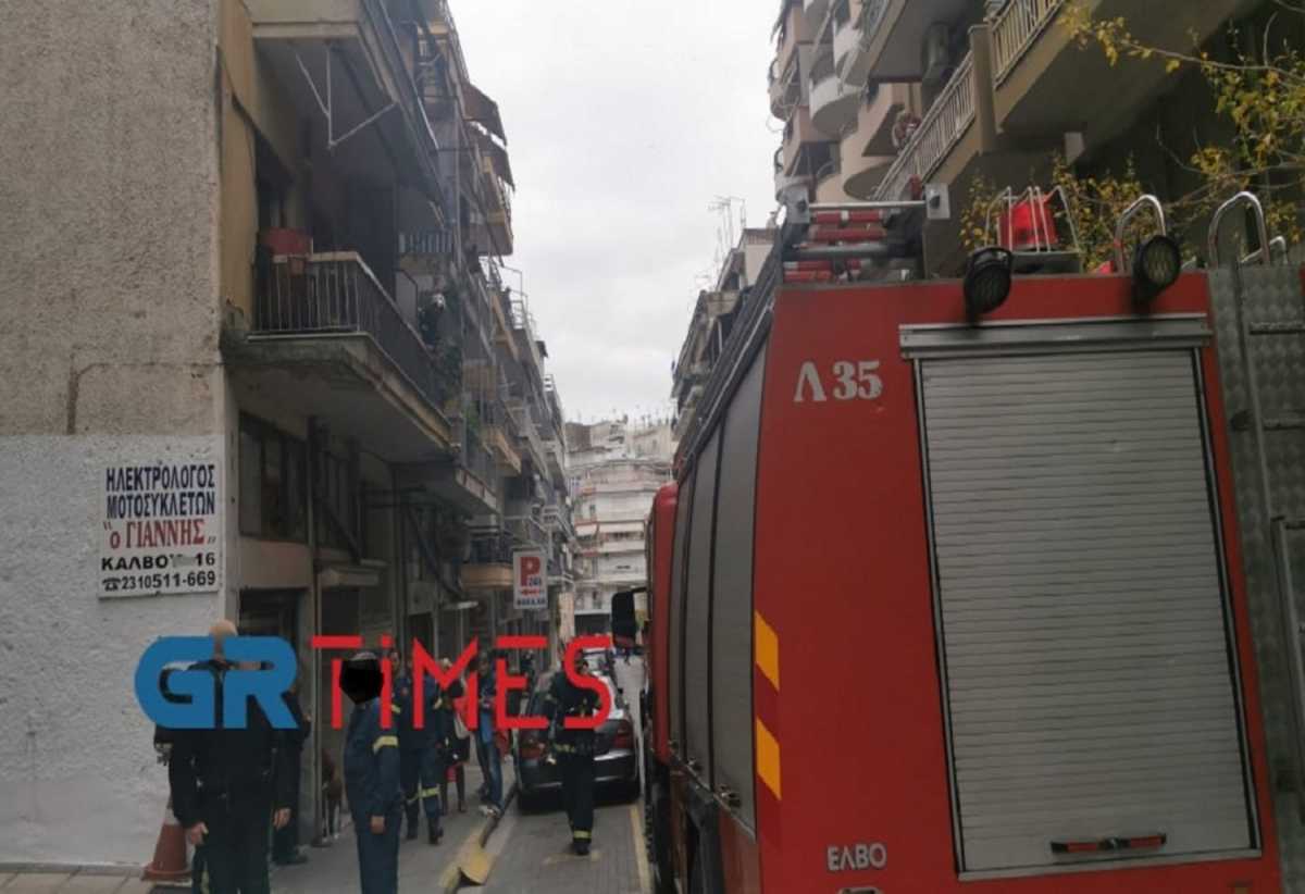 Θεσσαλονίκη: Φωτιά ξέσπασε σε διαμέρισμα - Απεγκλωβίστηκε ηλικιωμένη