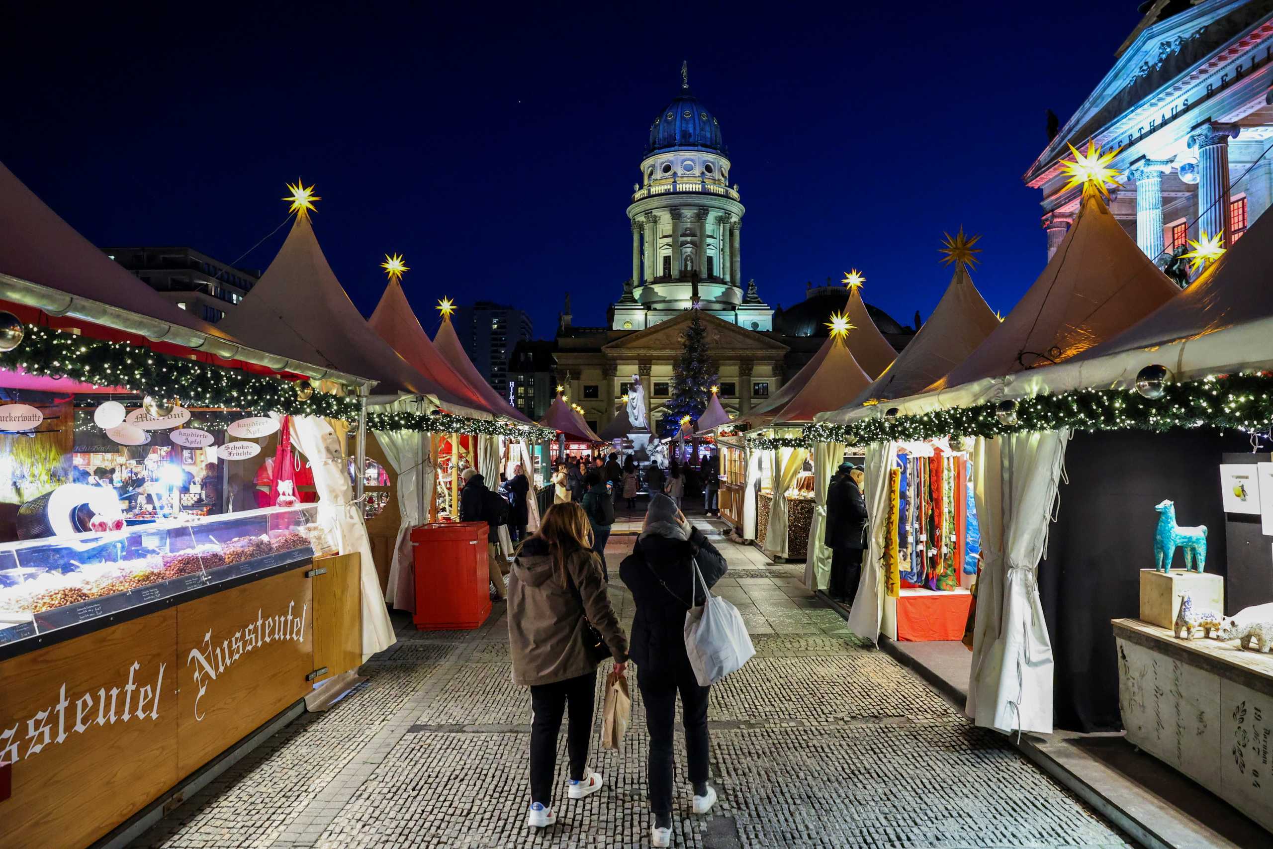 People visit a Christmas market, amid the coronavirus disease (COVID-19) pandemic, at Gendarmenmarkt square in Berlin, Germany, November 22, 2021. REUTERS