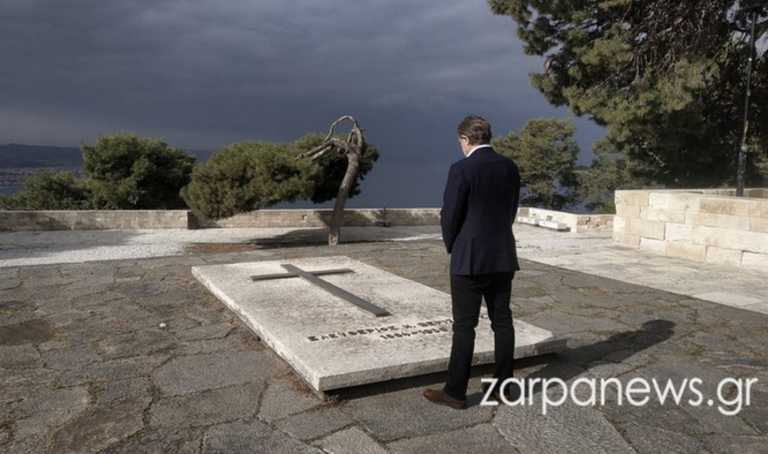 Παύλος Γερουλάνος: Στους τάφους των Βενιζέλων ο υποψήφιος για την ηγεσία του ΚΙΝΑΛ