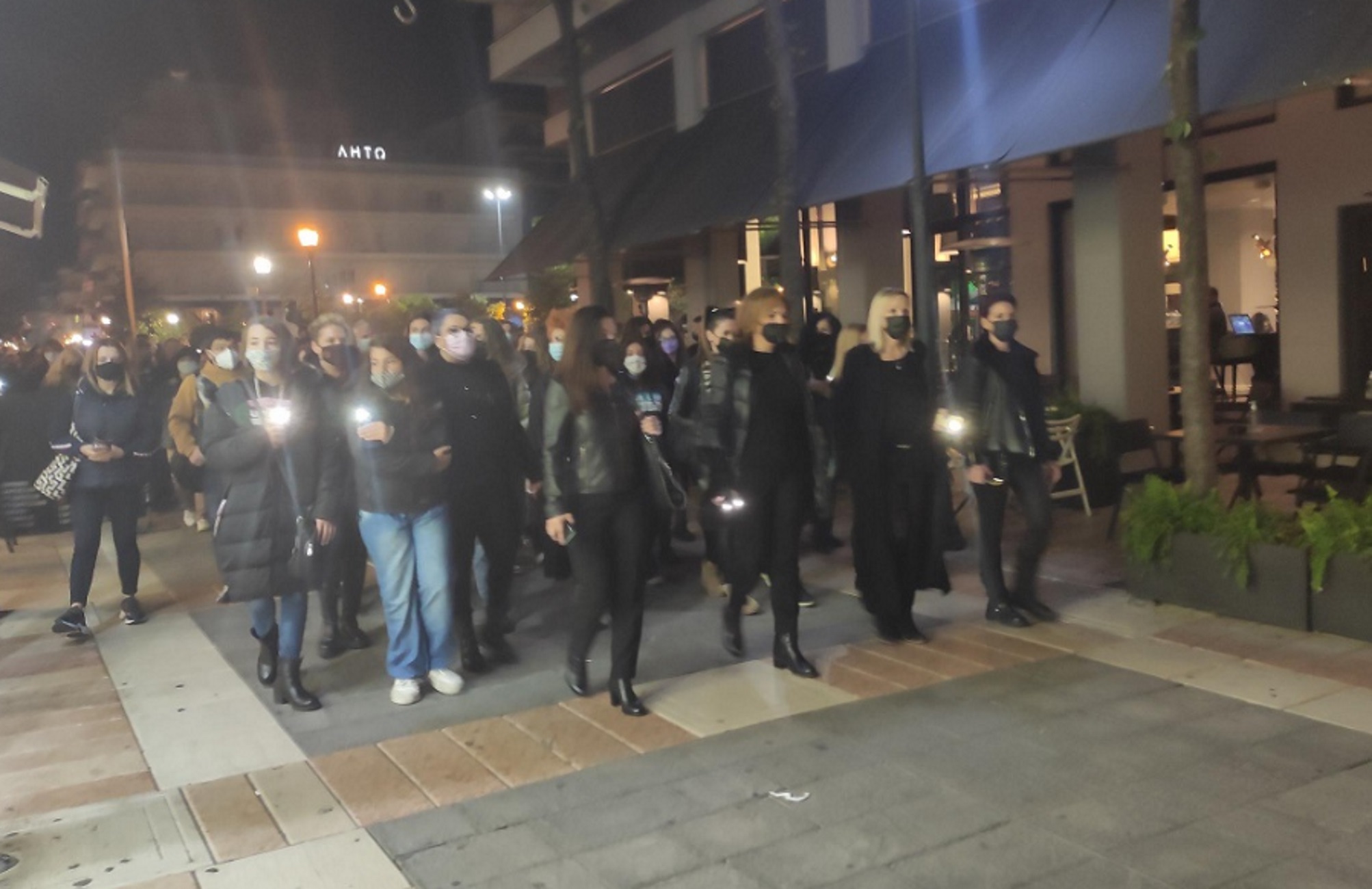 Αγρίνιο: Σιωπηρή πορεία για τις 13 φετινές γυναικοκτονίες – Οι ομιλίες και η συμμετοχή