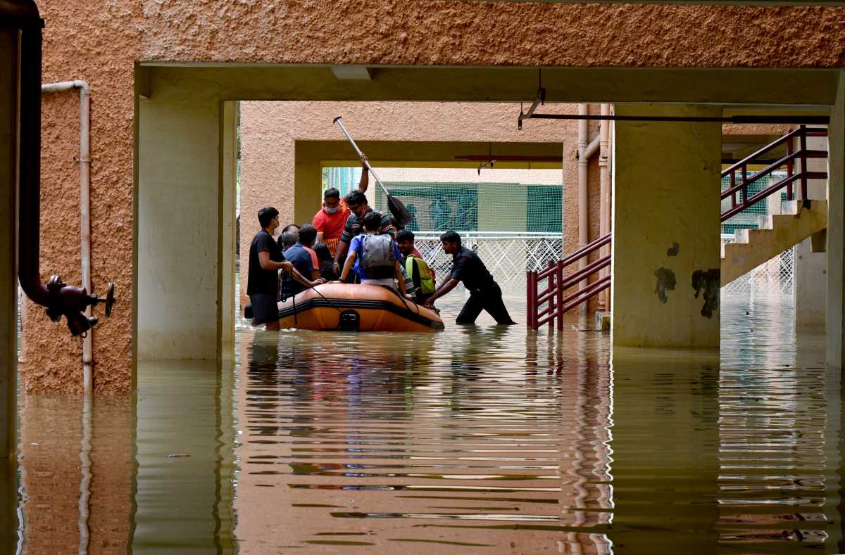Ινδία: Καταστροφικές πλημμύρες στην Μπανγκαλόρ – Βυθίστηκε στο νερό η «πόλη της τεχνολογίας»