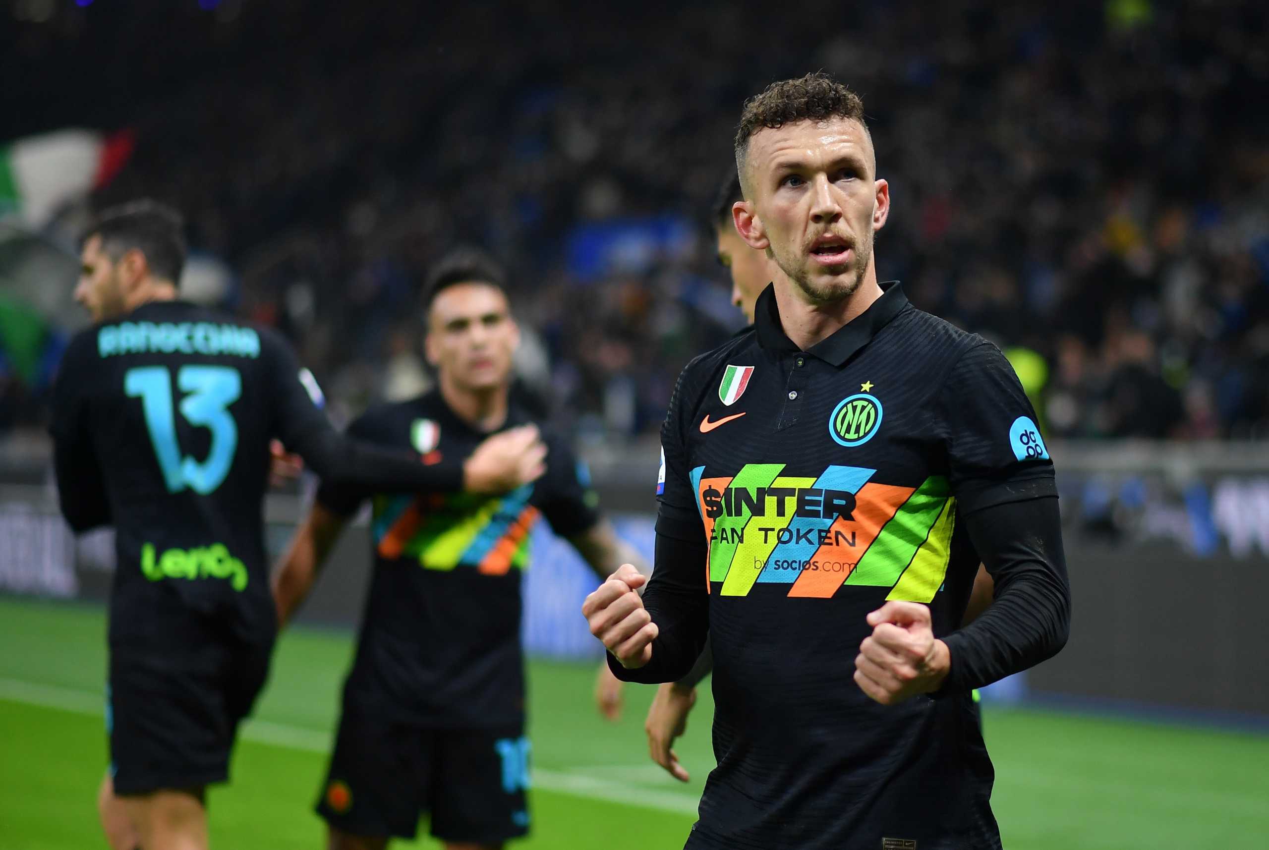 Soccer Football - Serie A - Inter Milan v Napoli - San Siro, Milan, Italy - November 21, 2021 Inter Milan's Ivan Perisic celebrates scoring their second goal REUTERS