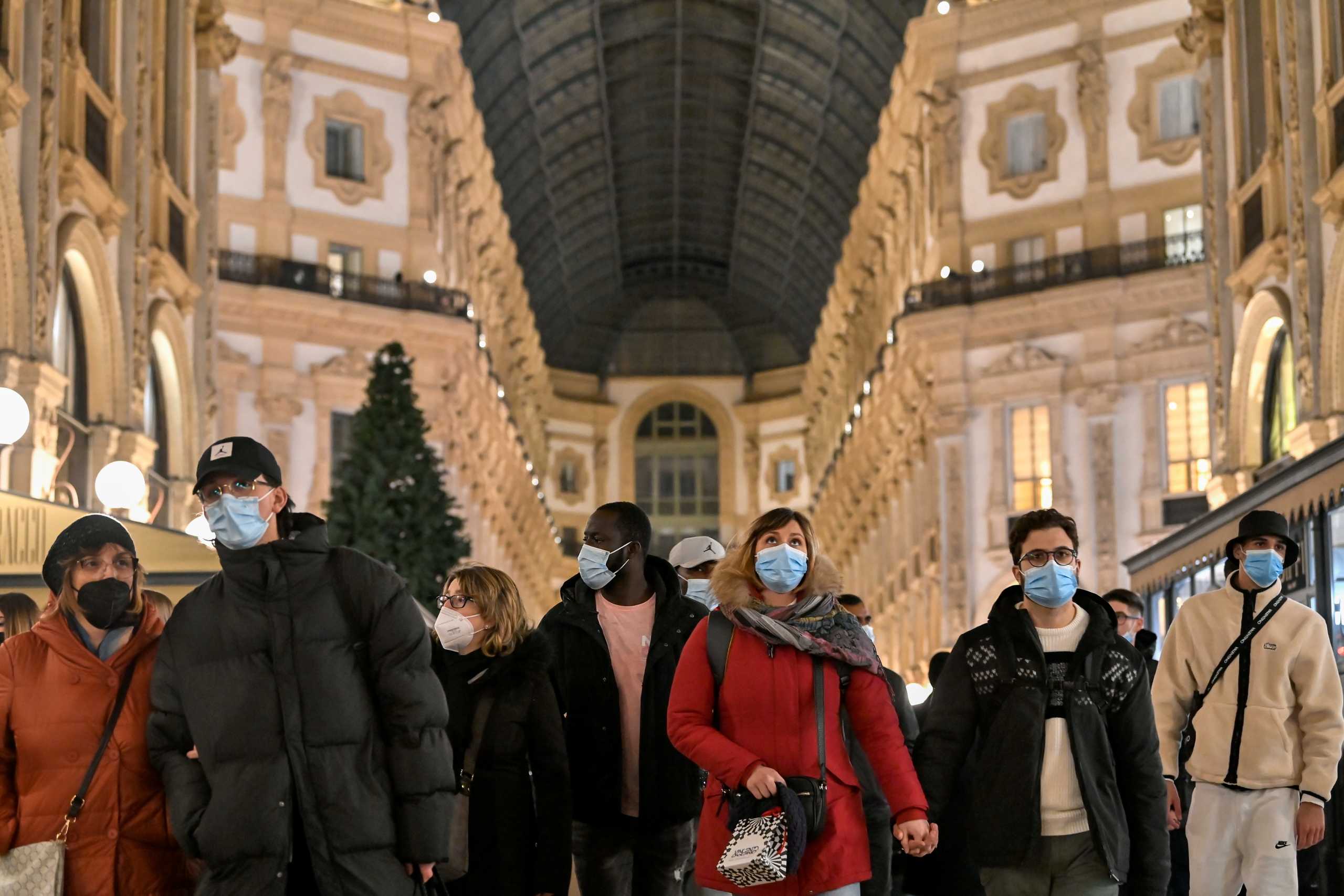 People wear face masks amid the coronavirus disease (COVID-19) pandemic in Milan, Italy, November 28, 2021. REUTERS