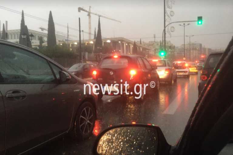 Καιρός – Αττική: Άνοιξαν οι ουρανοί και κόλαση στους δρόμους