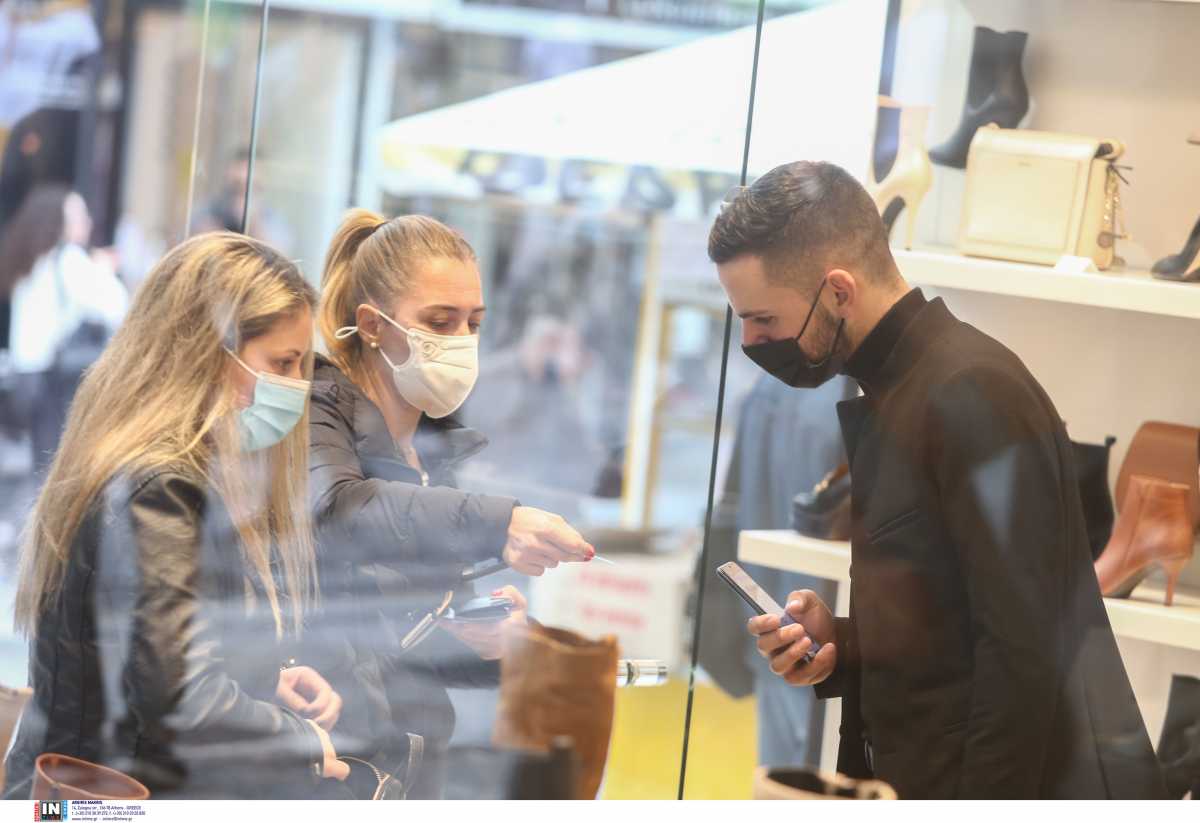 Τα νέα μέτρα για τους ανεμβολίαστους αλλάζουν το ωράριο στα καταστήματα