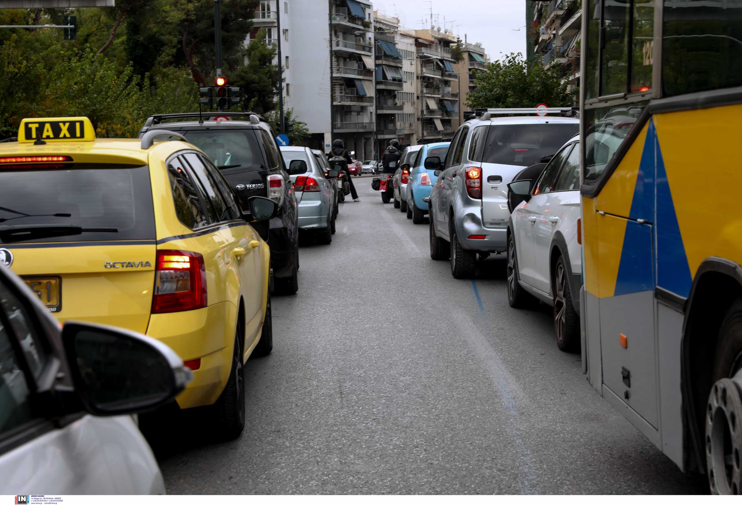 Κίνηση: Ο μέσος οδηγός έχασε 70 ώρες στο μποτιλιάρισμα της Αθήνας το 2021 – 22 στην Θεσσαλονίκη
