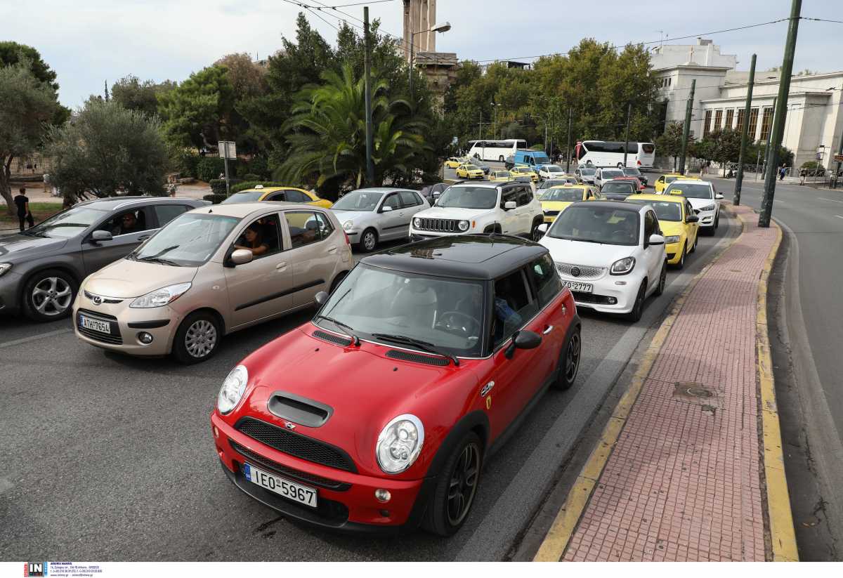 Κίνηση στους δρόμους: Μποτιλιάρισμα χιλιομέτρων σε Κηφισό και Λεωφόρο Ποσειδώνος