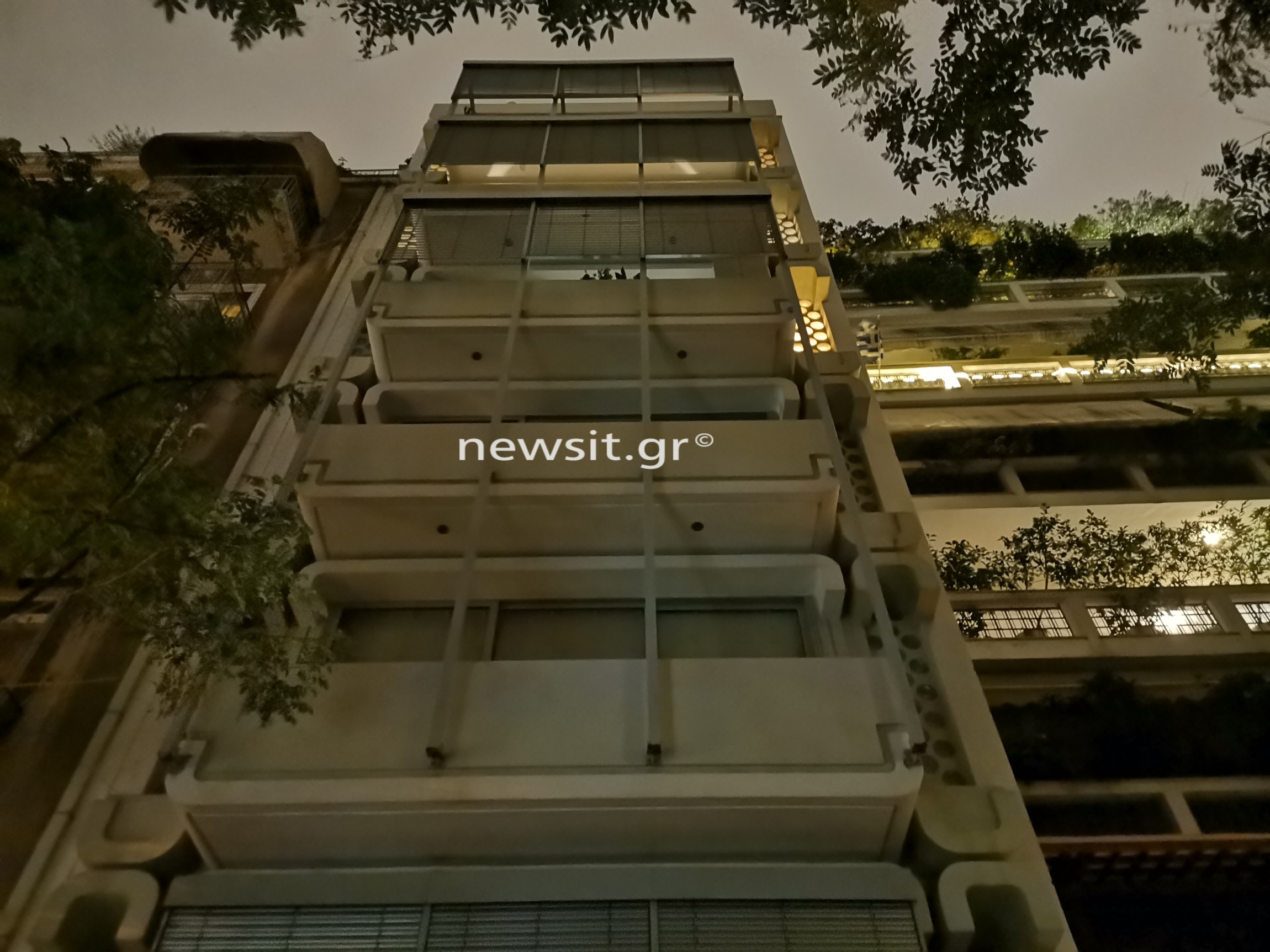 Κολωνάκι: Δεν άκουσε κανείς την πτώση του 13χρονου κοριτσιού από τον 6ο