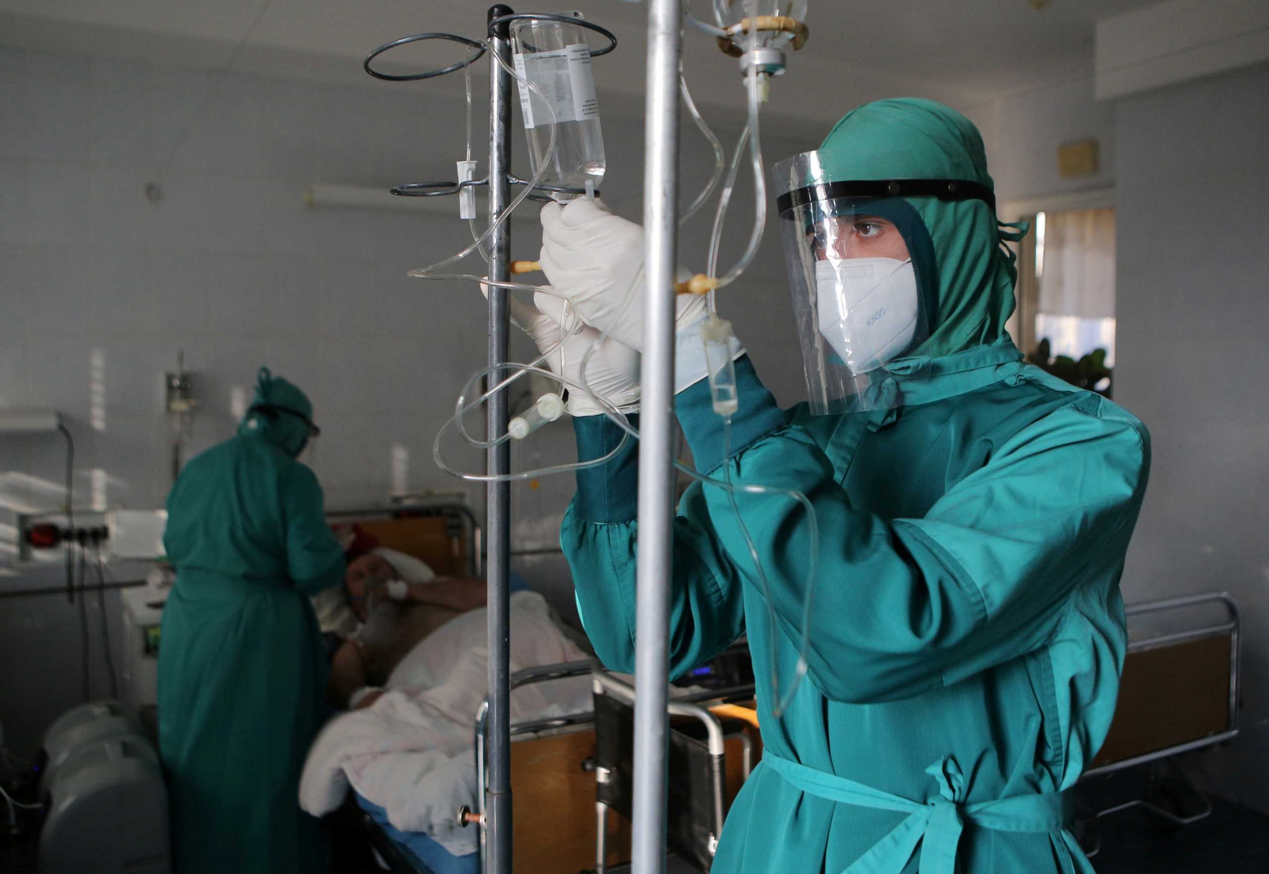 Medical specialists take care of patients suffering from the coronavirus disease (COVID-19) at a regional hospital in Uzhgorod, Ukraine November 10, 2021. REUTERS