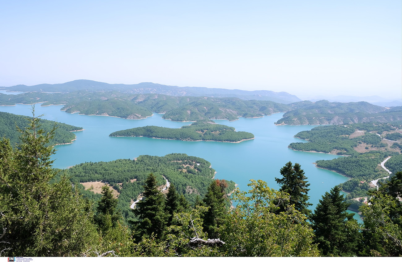 Ταξίδι στην ελληνική λίμνη που κυκλώνεται από 18 χωριά
