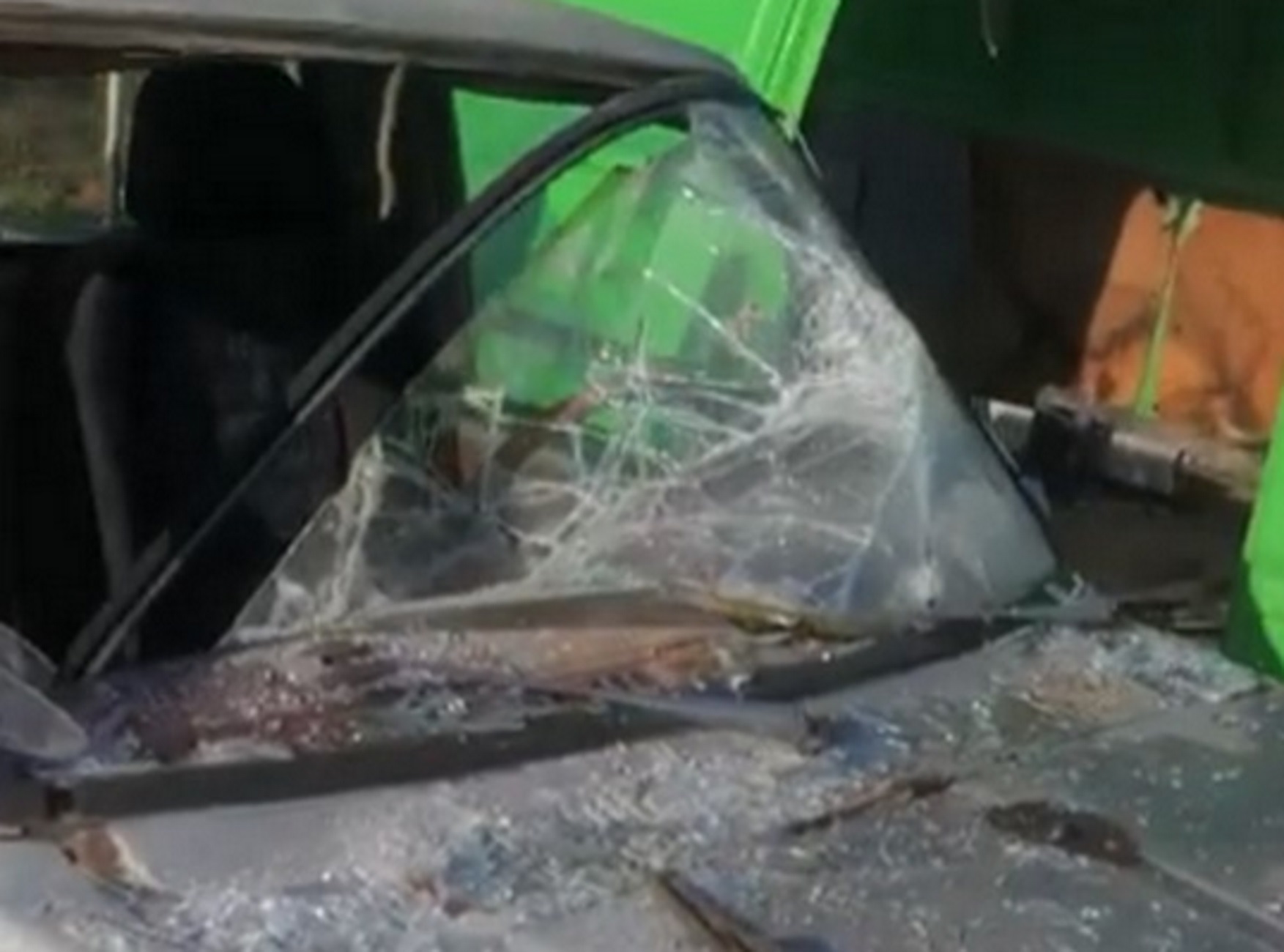 Ημαθία: Τα έκαναν γυαλιά καρφιά σε μάντρα αυτοκινήτων – Οι εικόνες με τις ζημιές των 100.000 ευρώ