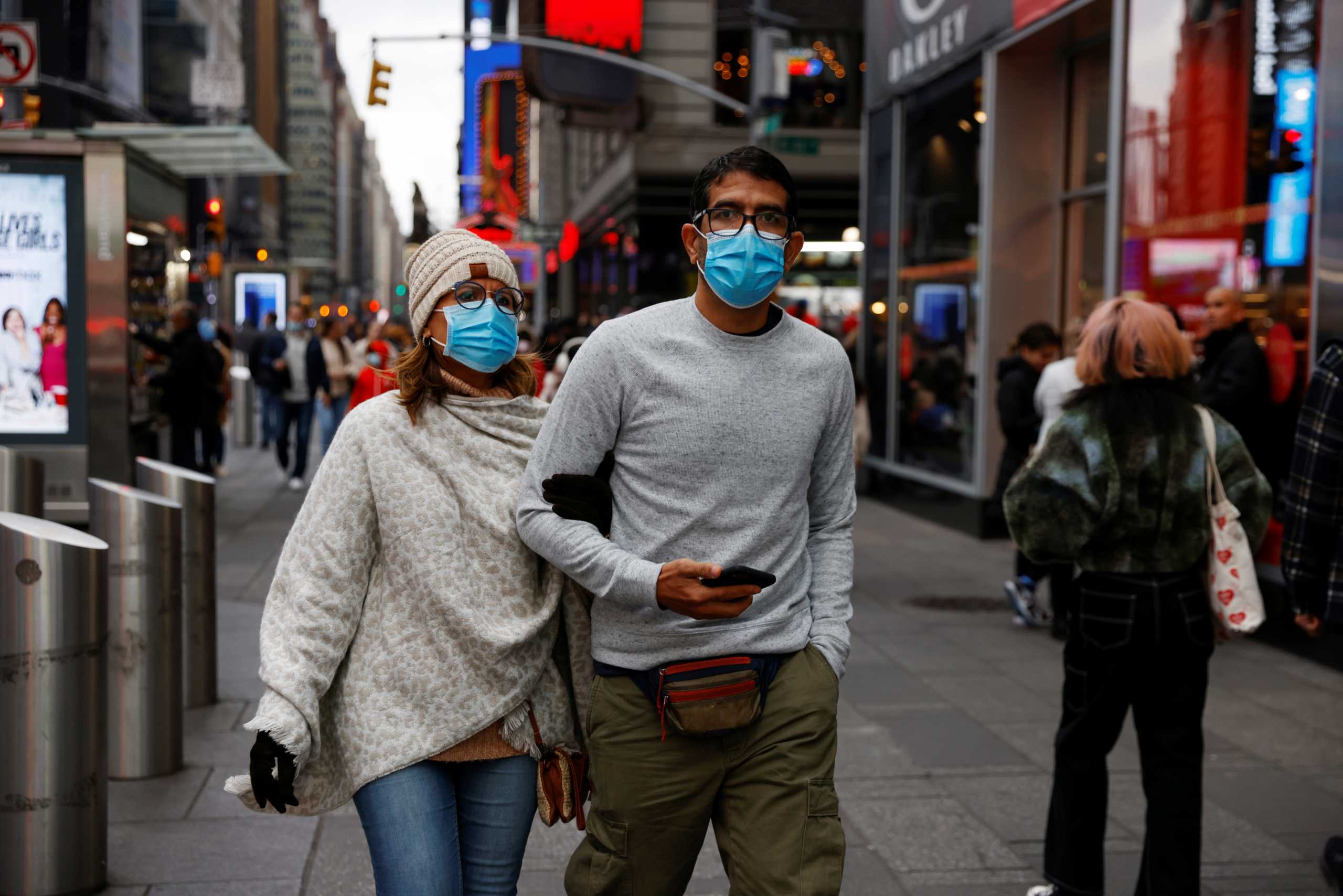 Κορονοϊός – Γαλλία: Υποχρεωτική η χρήση μάσκας στους εξωτερικούς χώρους στο Παρίσι