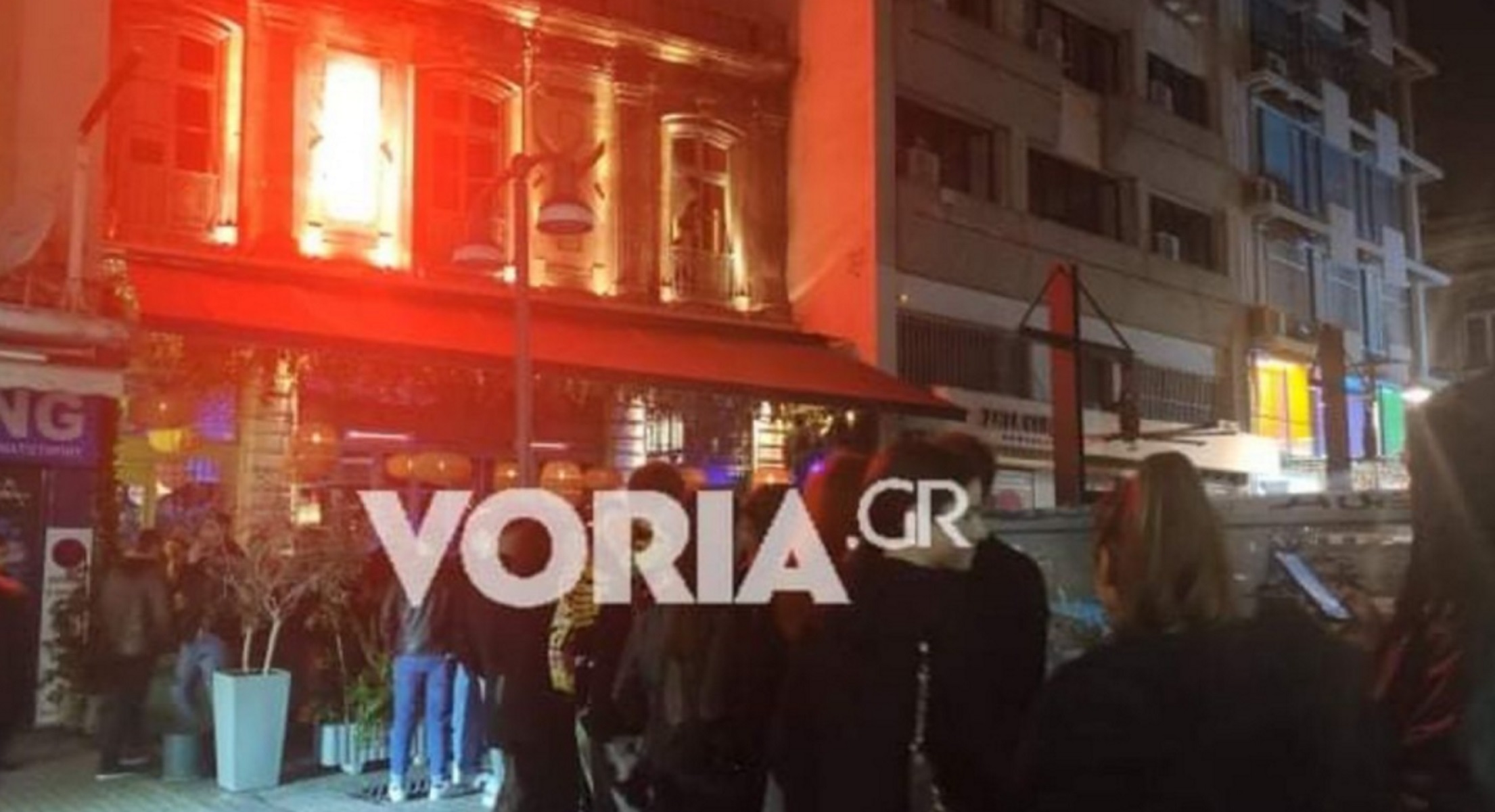 Κορονοϊός – Νέα μέτρα στη Θεσσαλονίκη: Ατέλειωτες ουρές αναμονής στα μπαράκια